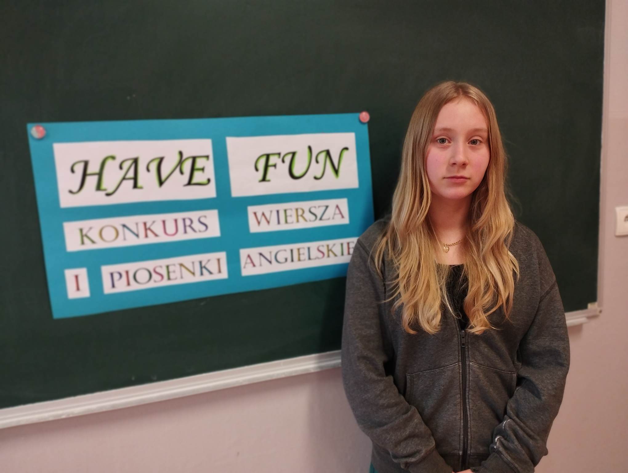 Laureaci szkolnego konkursu piosenki i wiersza w języku angielskim.