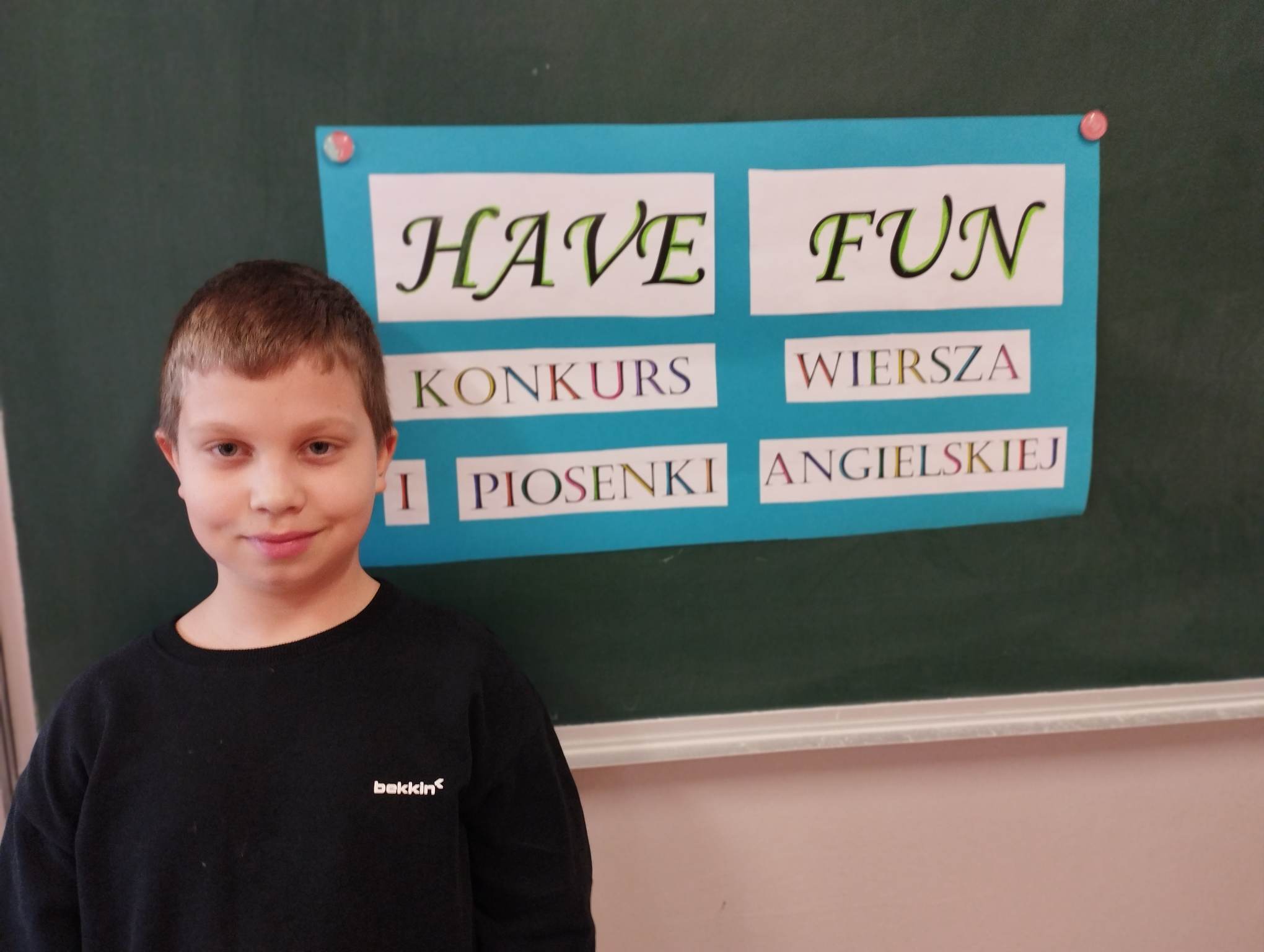 Laureaci szkolnego konkursu piosenki i wiersza w języku angielskim.