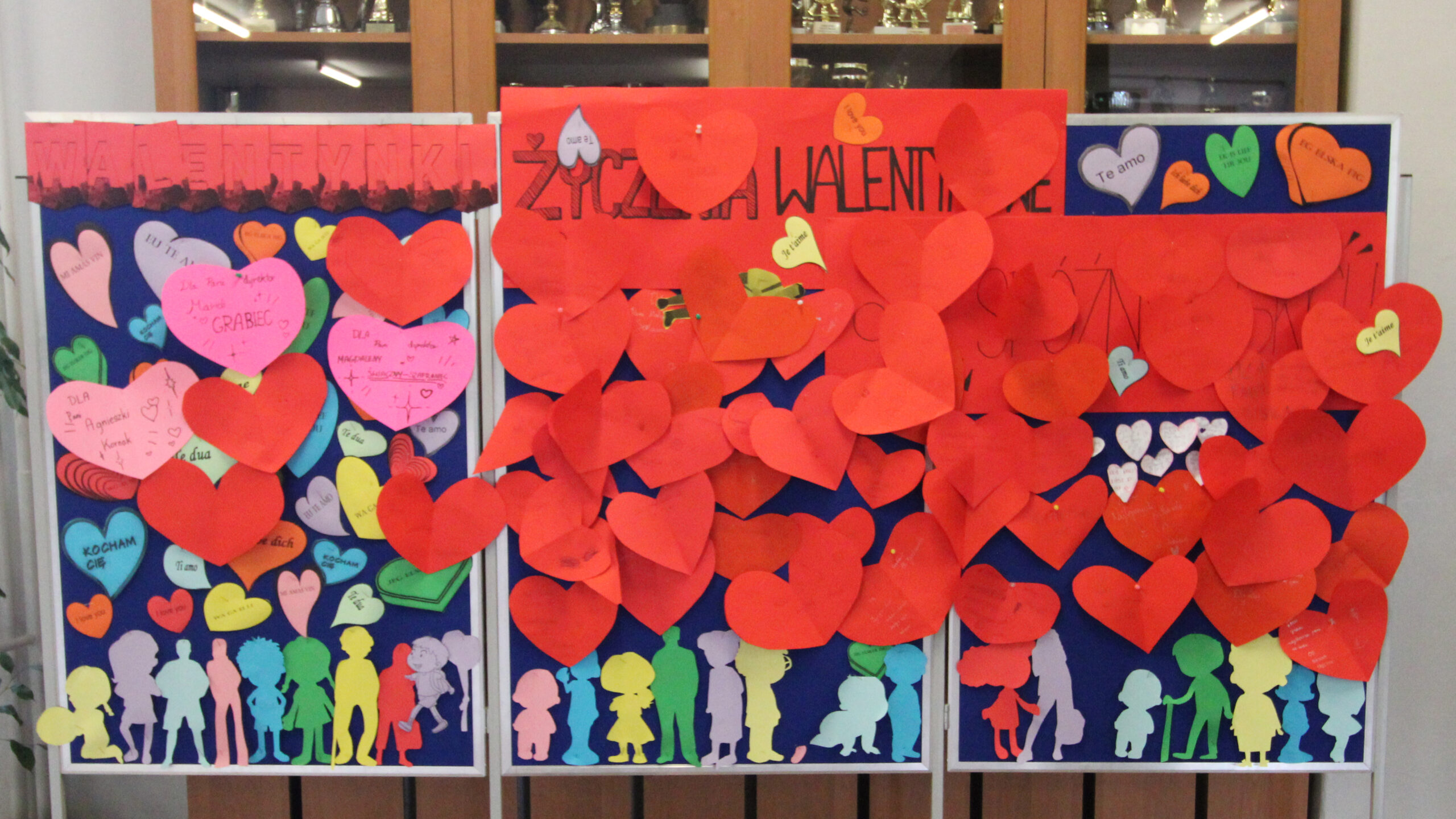 Zdjęcie główne przedstawia ściankę walentynkową.