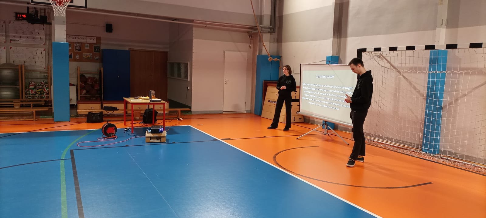 Uczniowie i uczennice w czasie warsztatów.