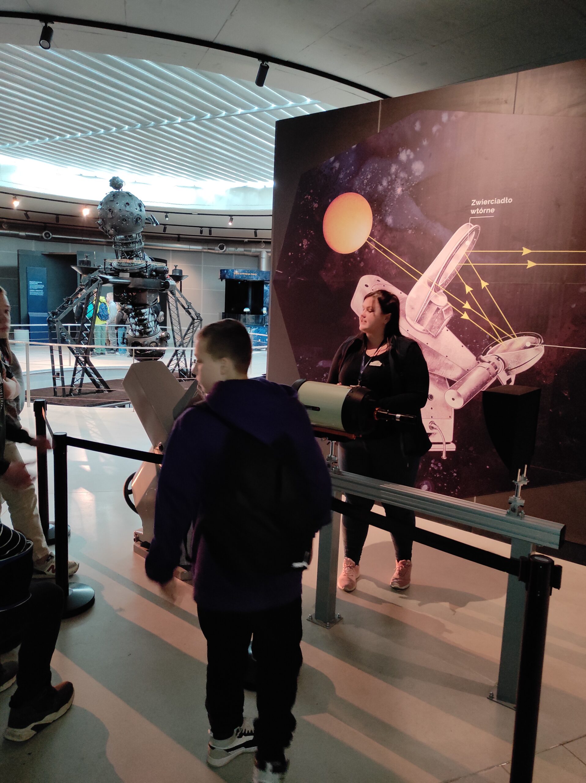 Uczniowie klas 6 podczas wycieczki do Planetarium w Chorzowie.