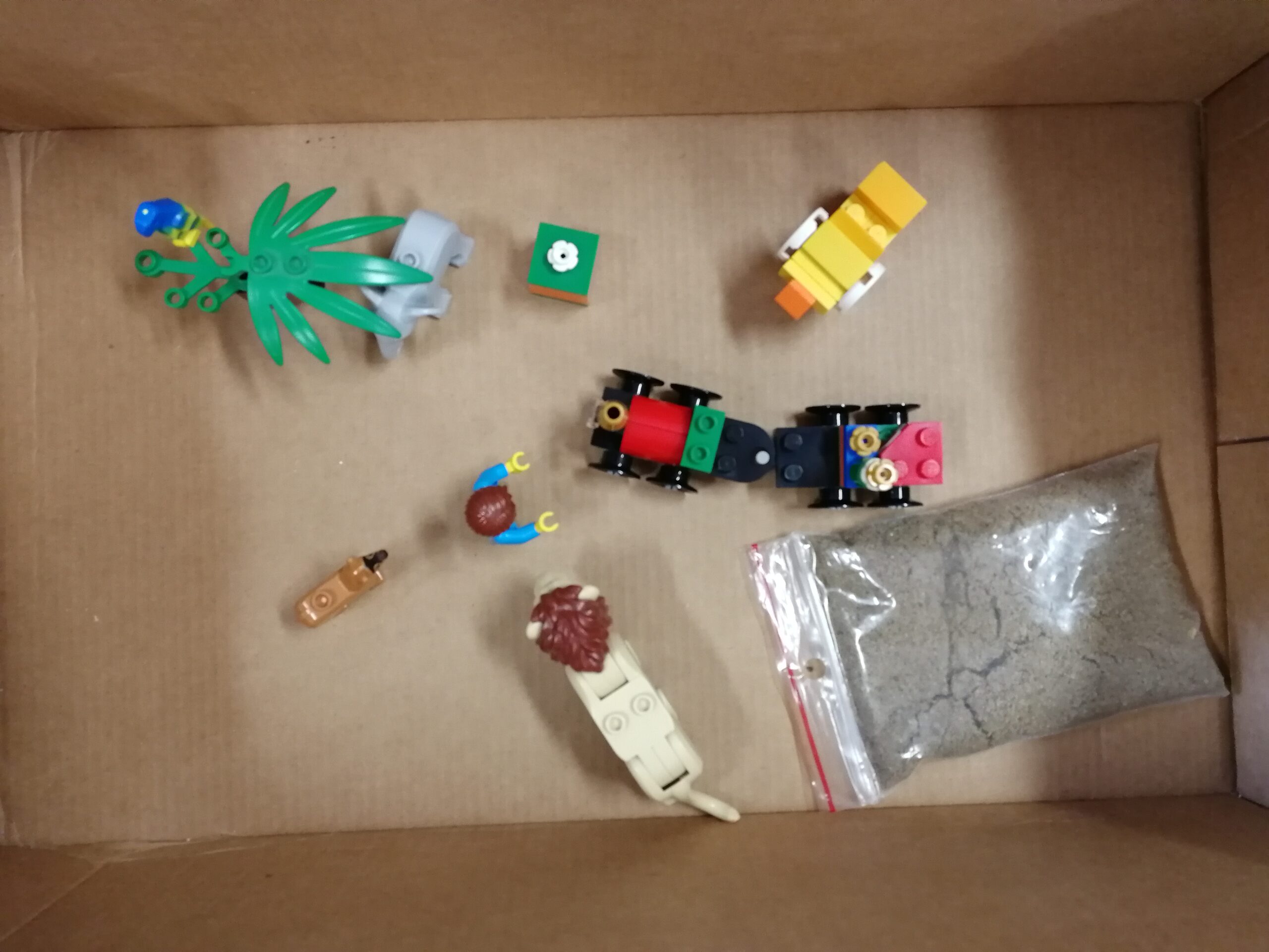 Lektura w pudełku- prace uczniów klasy 5b