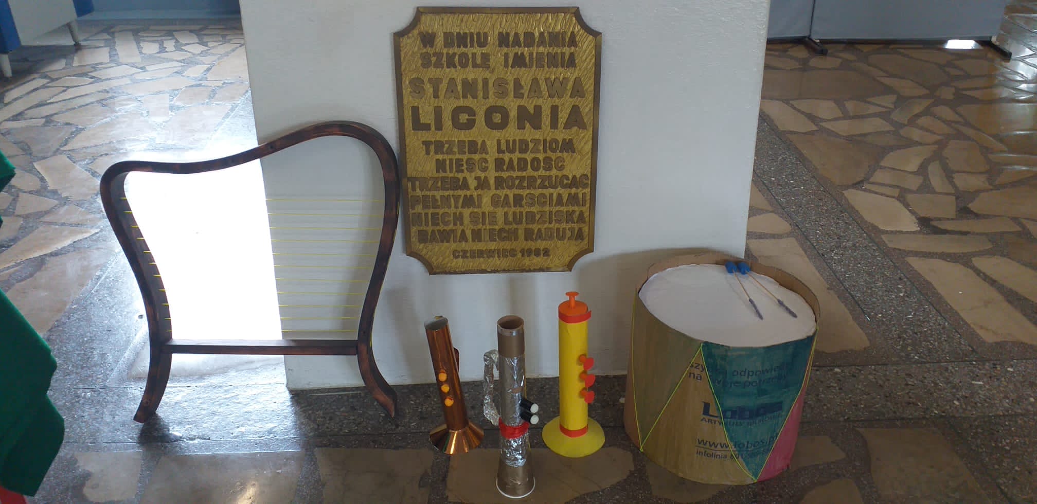 Wystawa instrumentów muzycznych wykonanych przez uczniów naszej szkoły.