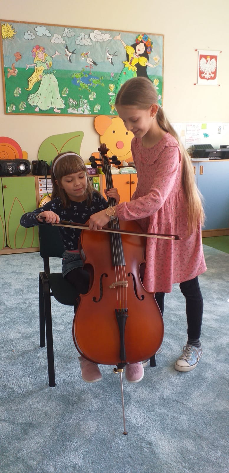 Dzieci podczas audycji umuzykalniającej.