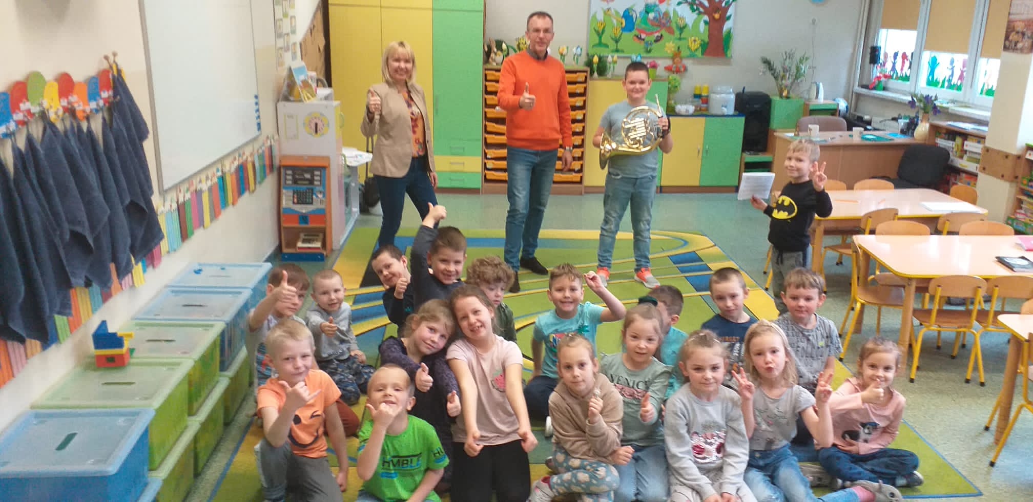 Dzieci podczas audycji umuzykalniającej.