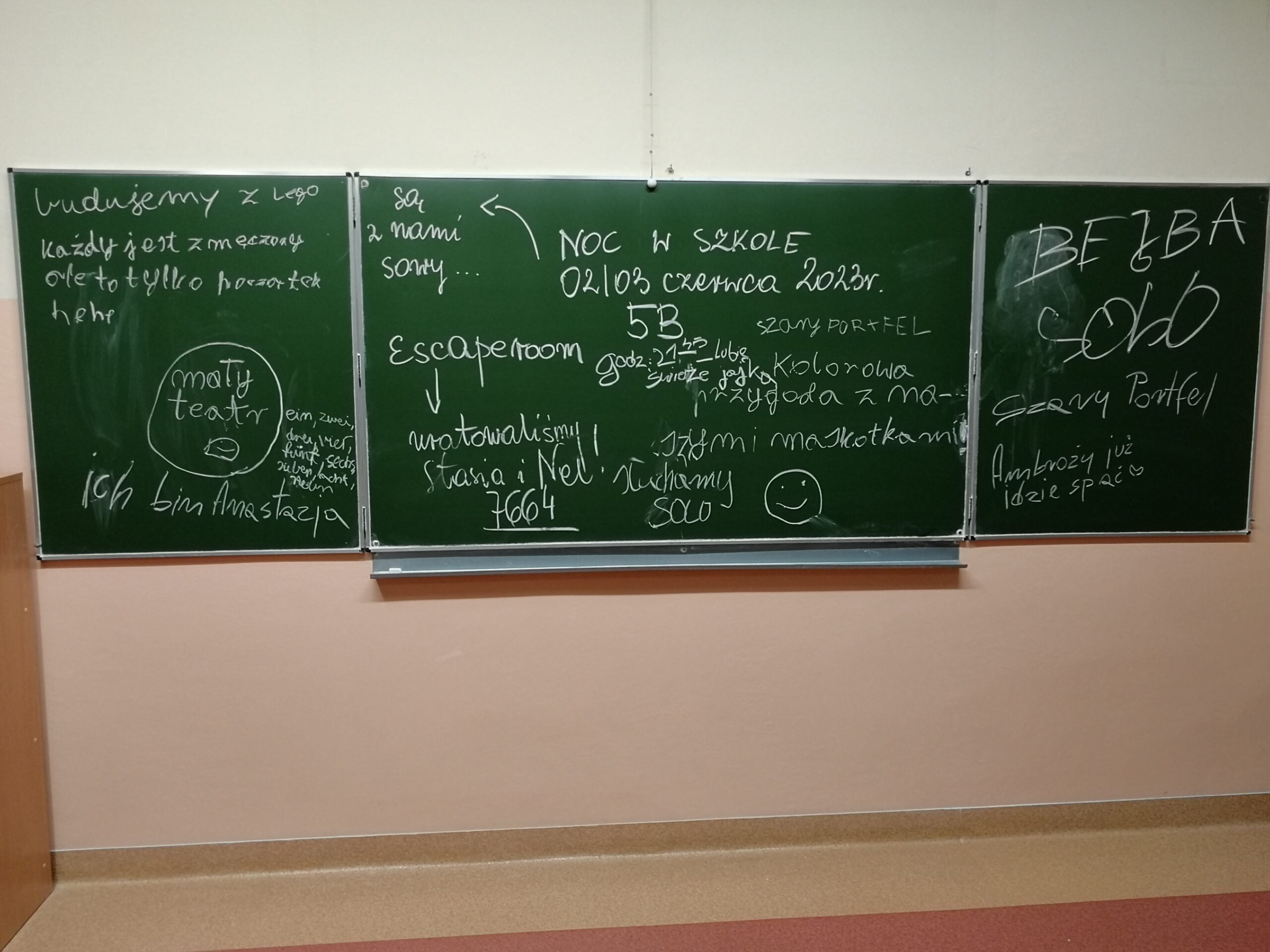 2- Tablica, na której dokumentowaliśmy przebieg naszej nocy.