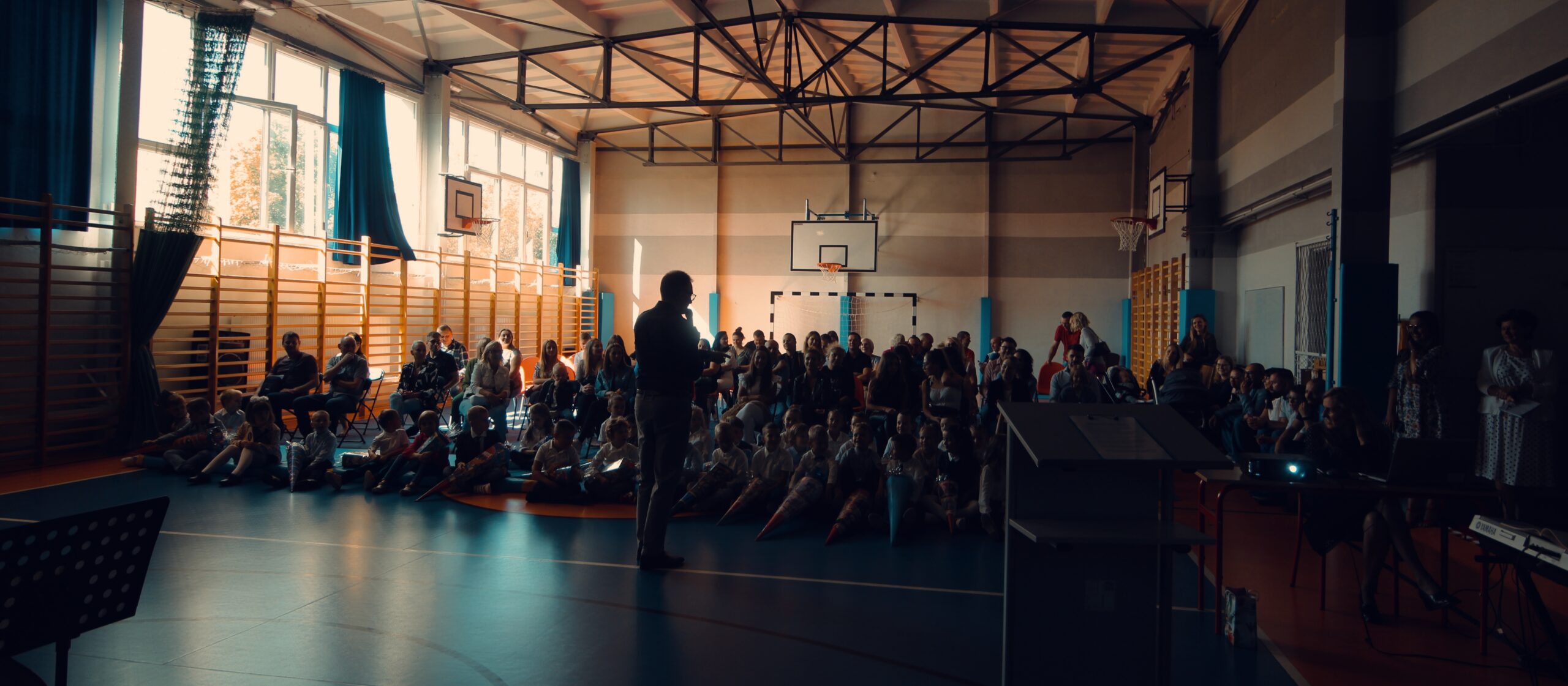 Uroczyste rozpoczęcie roku szkolnego 2023/2024- akademia w sali gimnastycznej