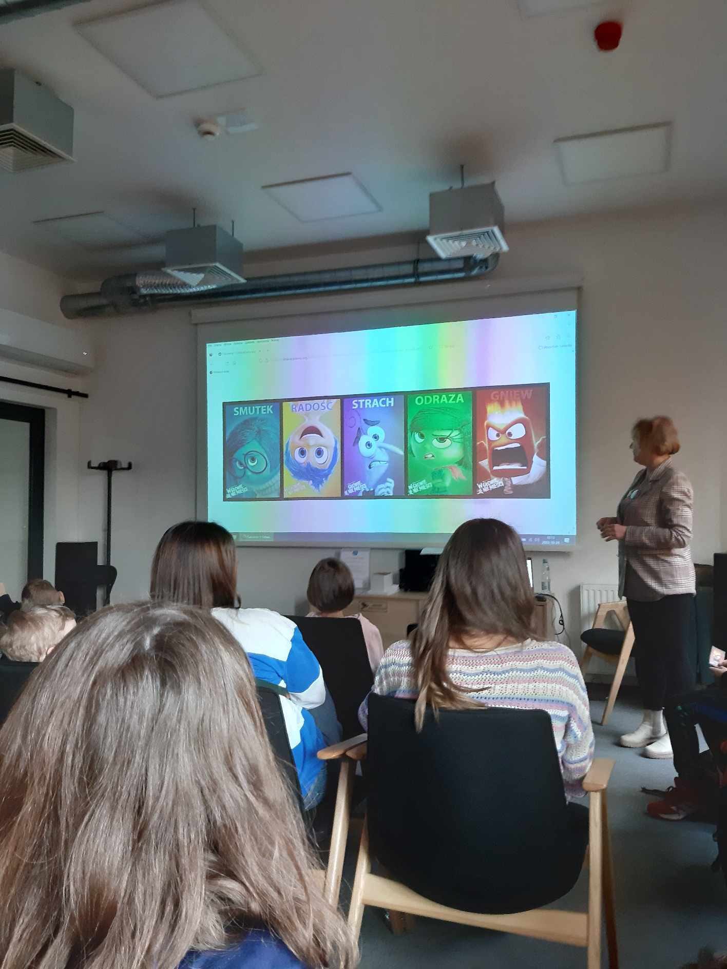 Klasa 5b na warsztatach storytelling w Miejskiej Bibliotece.