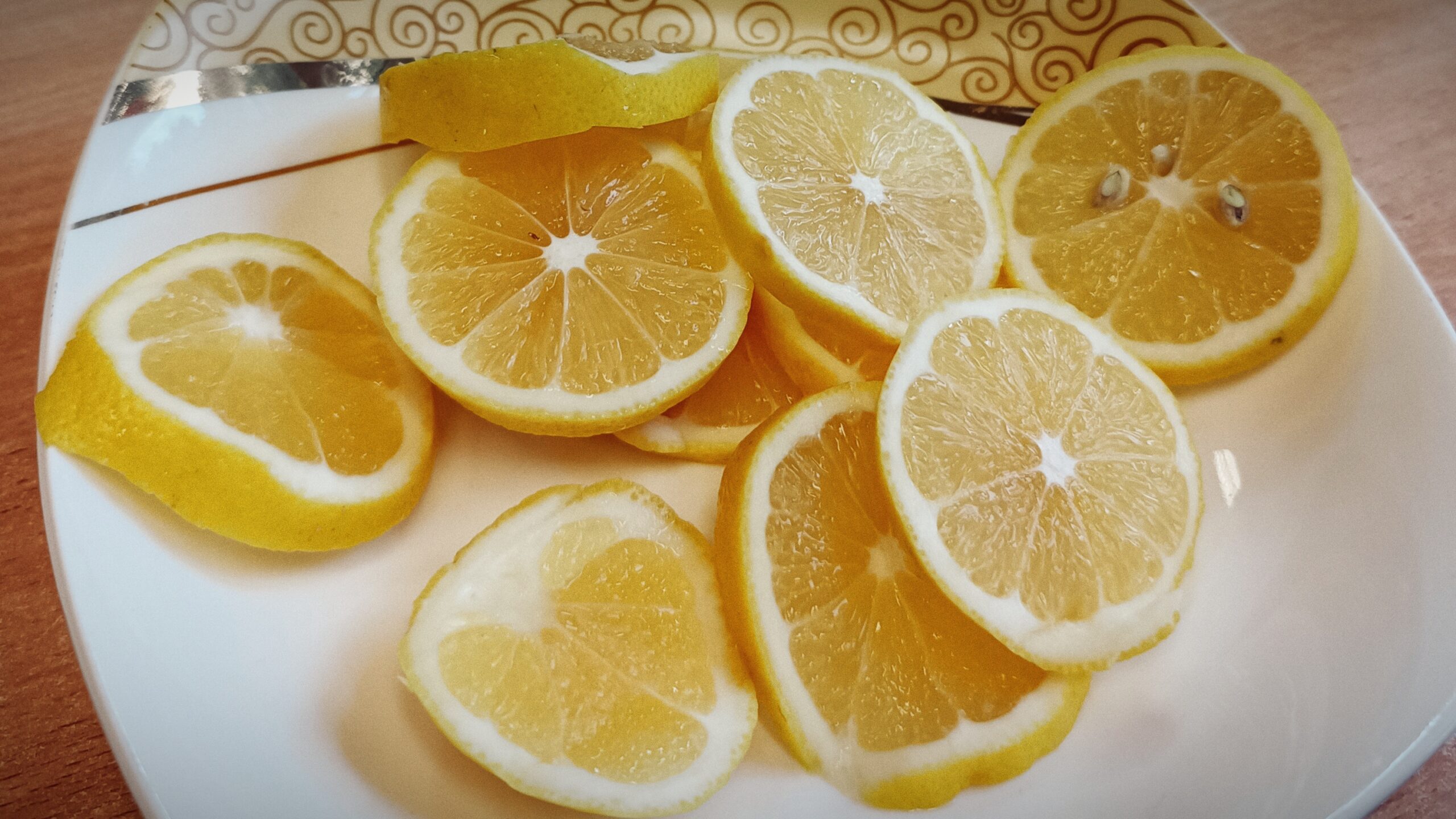 Cytryny na talerzu