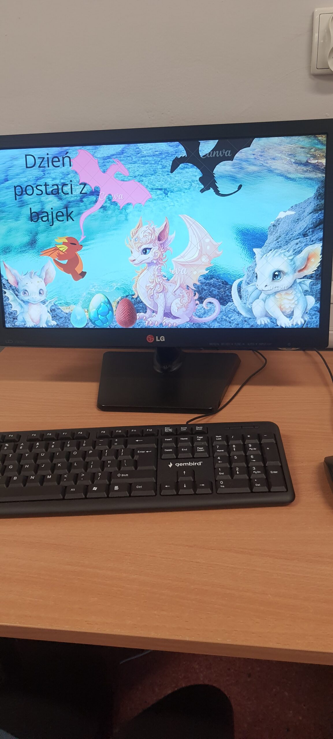 Prace graficzne wykonane przez uczniów klasy 3c w Canvie.