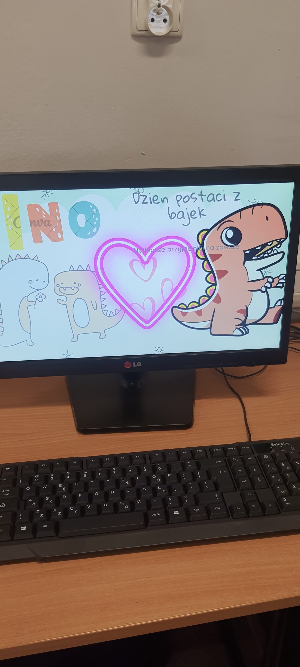 Prace graficzne wykonane przez uczniów klasy 3c w Canvie.