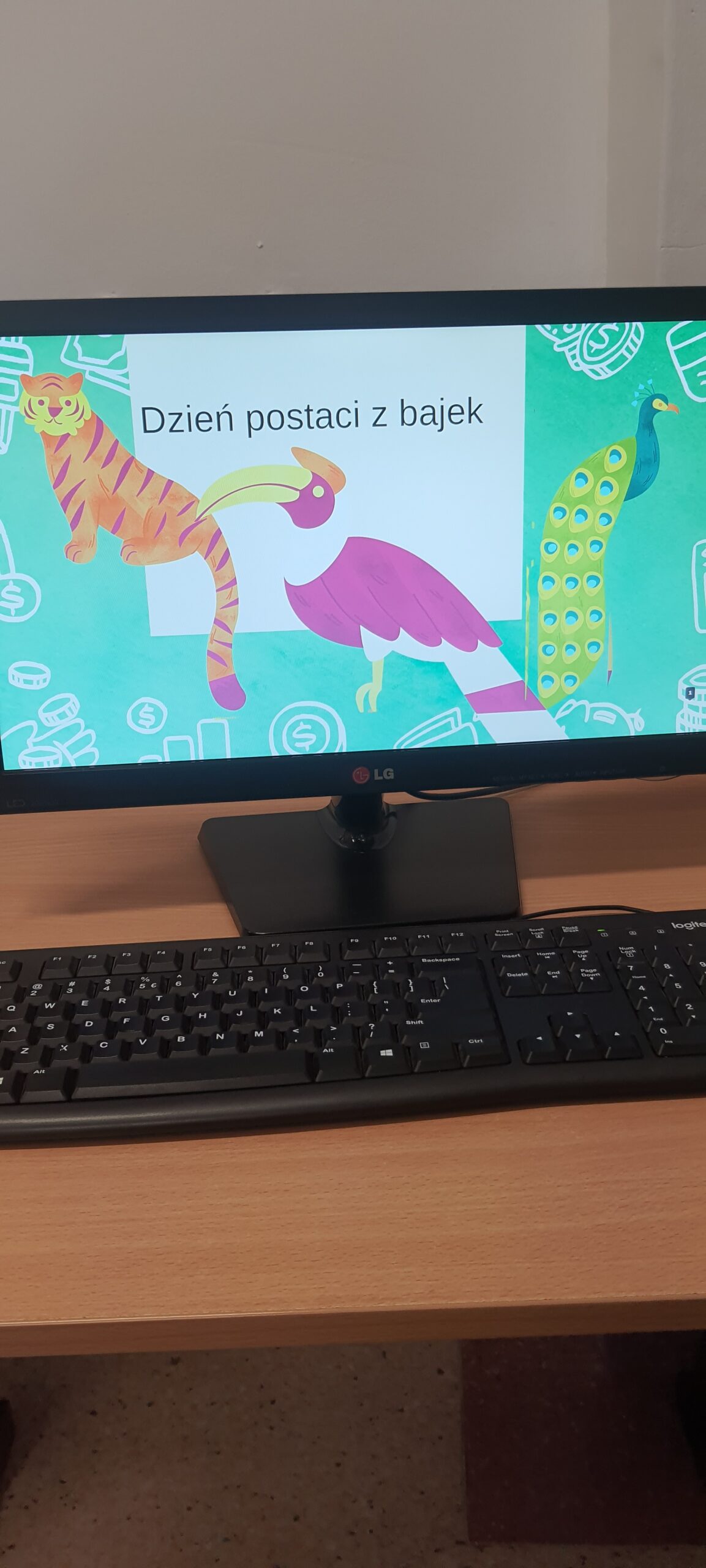 Prace graficzne wykonane przez uczniów klasy 3c w Canvie.