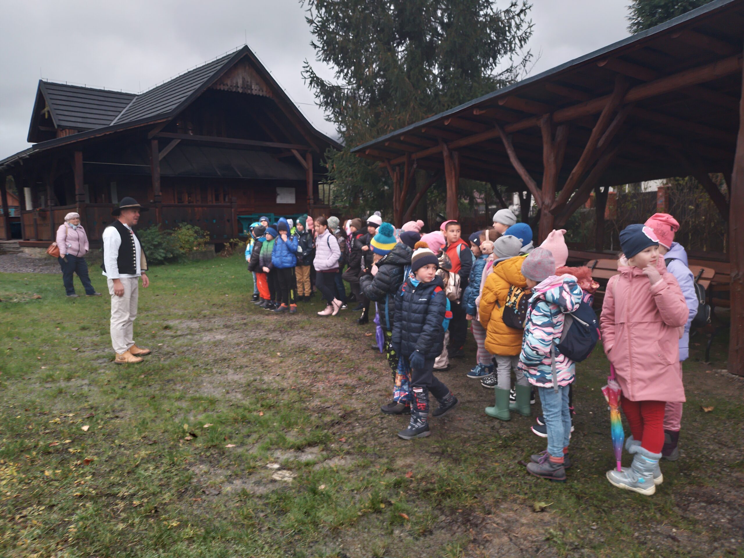 Wycieczka klasy 2a i 3b do Koziej Zagrody
