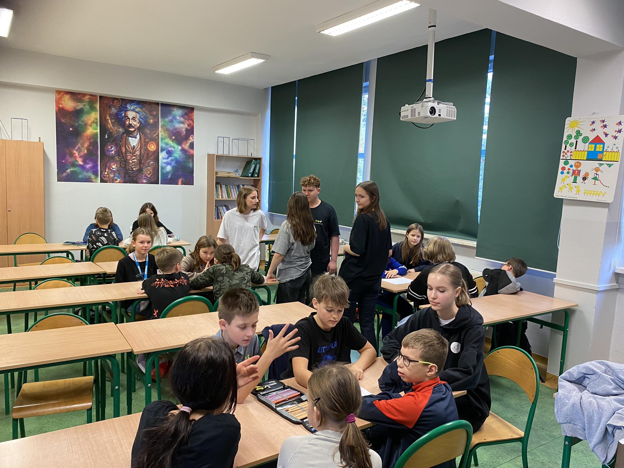 Uczniowie podczas zajęć "Czysta energia"