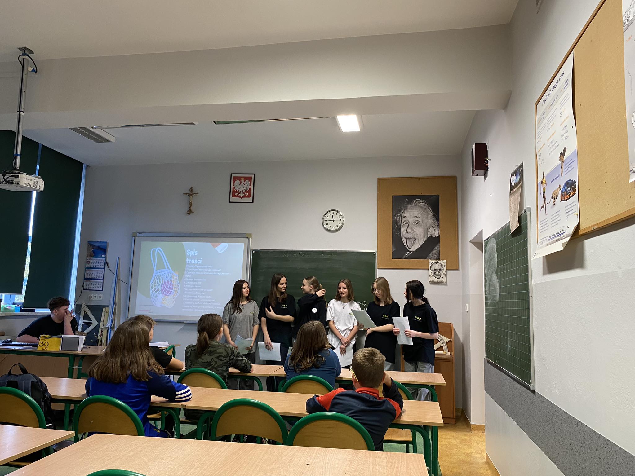 Uczniowie podczas zajęć "Czysta energia"