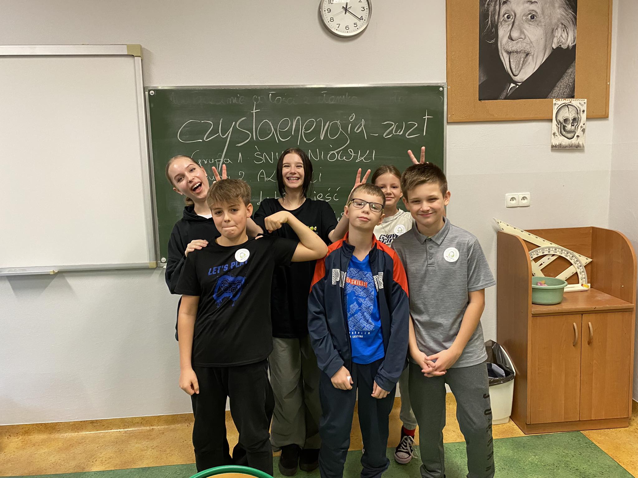 Uczniowie podczas zajęć "Czysta energia"