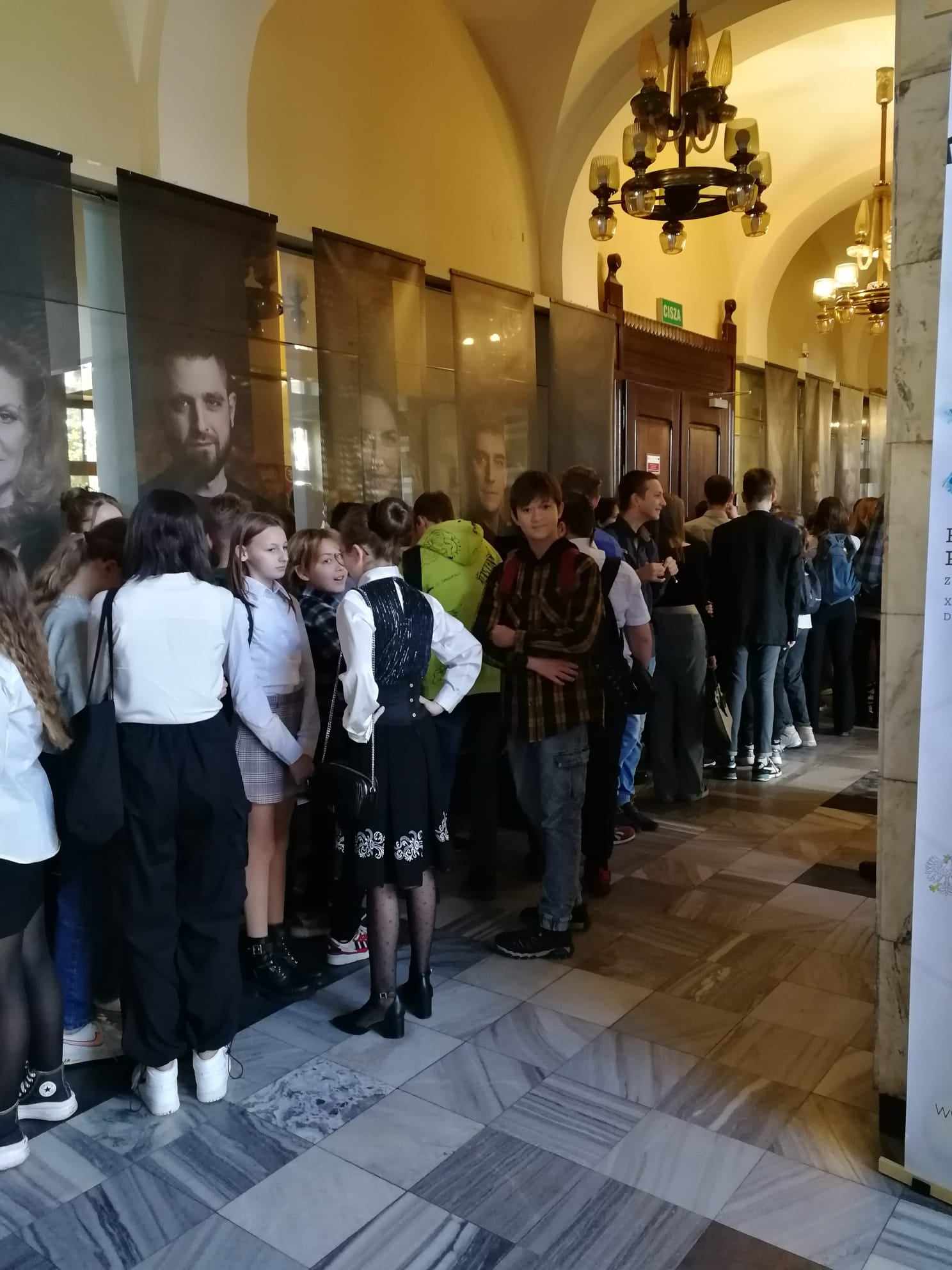 Uczniowie klas 7 w Teatrze Nowym w Zabrzu.