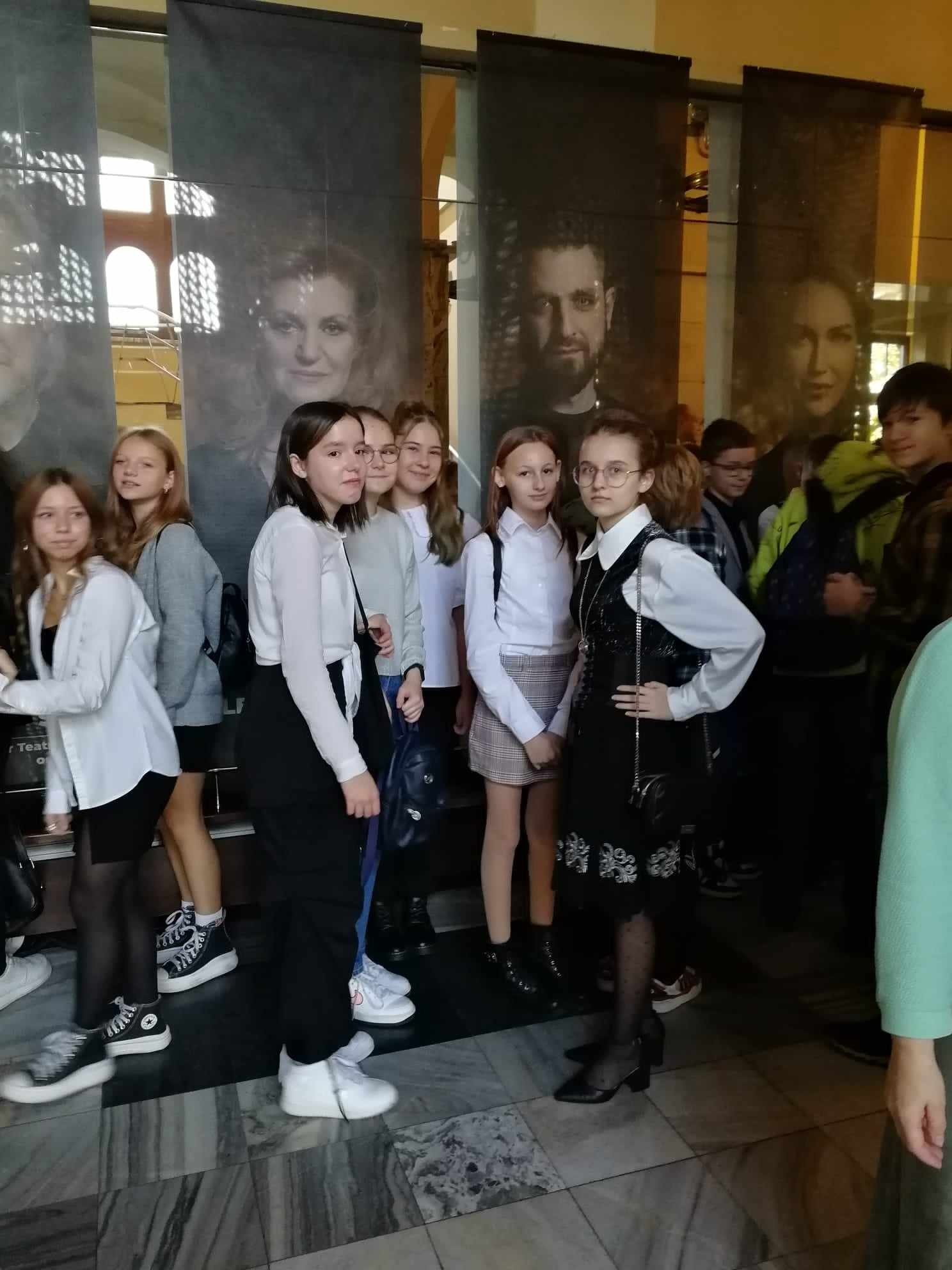 Uczniowie klas 7 w Teatrze Nowym w Zabrzu.