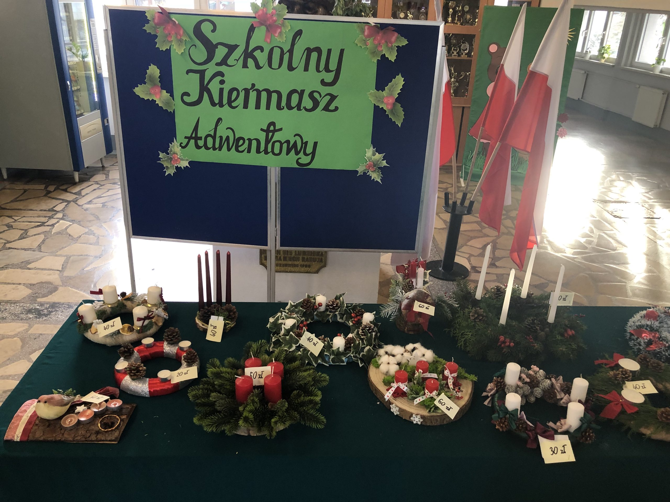 SZKOLNY KIERMASZ ADWENTOWY