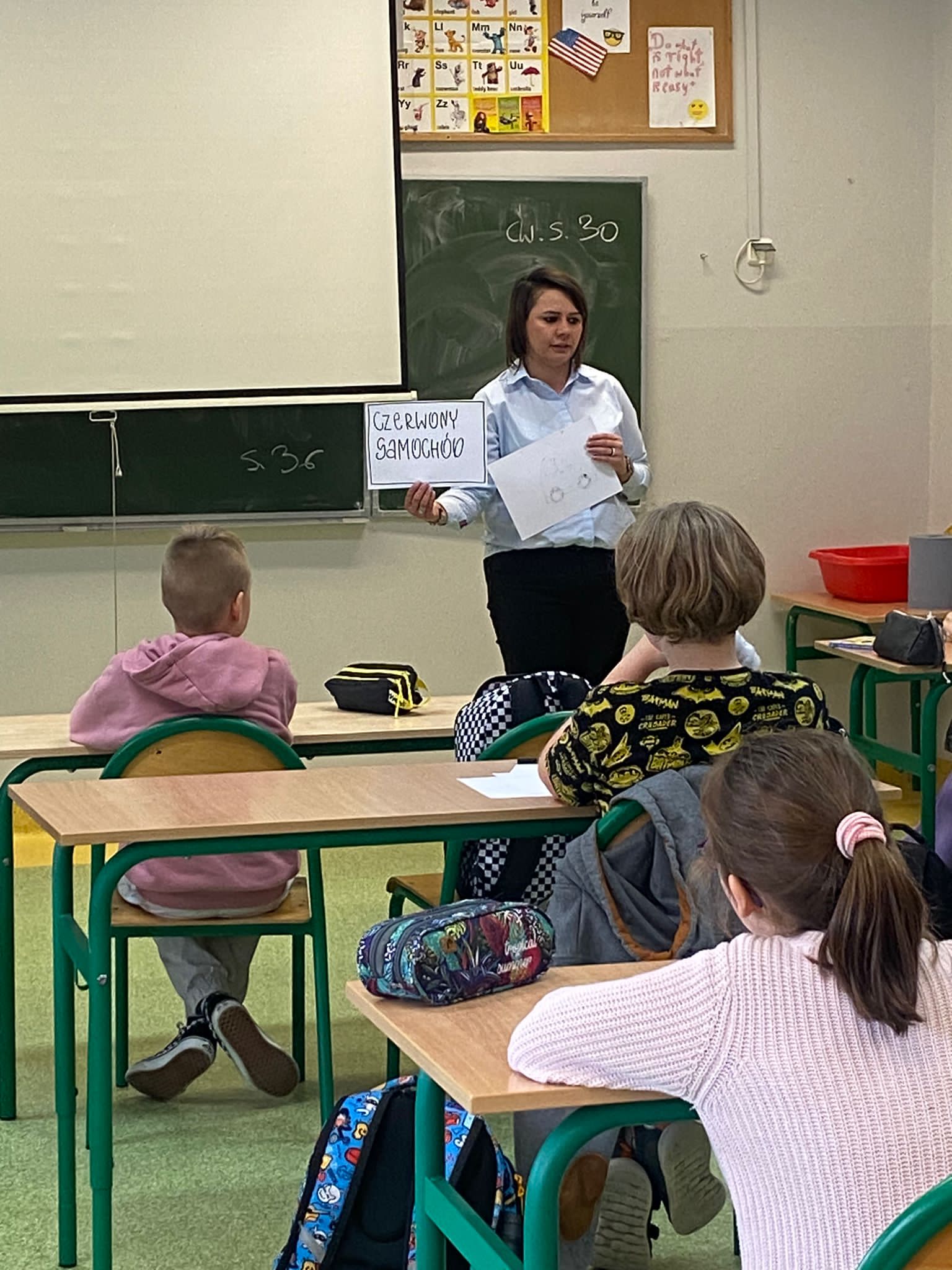 Uczniowie klas 3c, 4a, 4b, 4c, 5a i 5b podczas Warsztatów Myślenia Wizualnego.