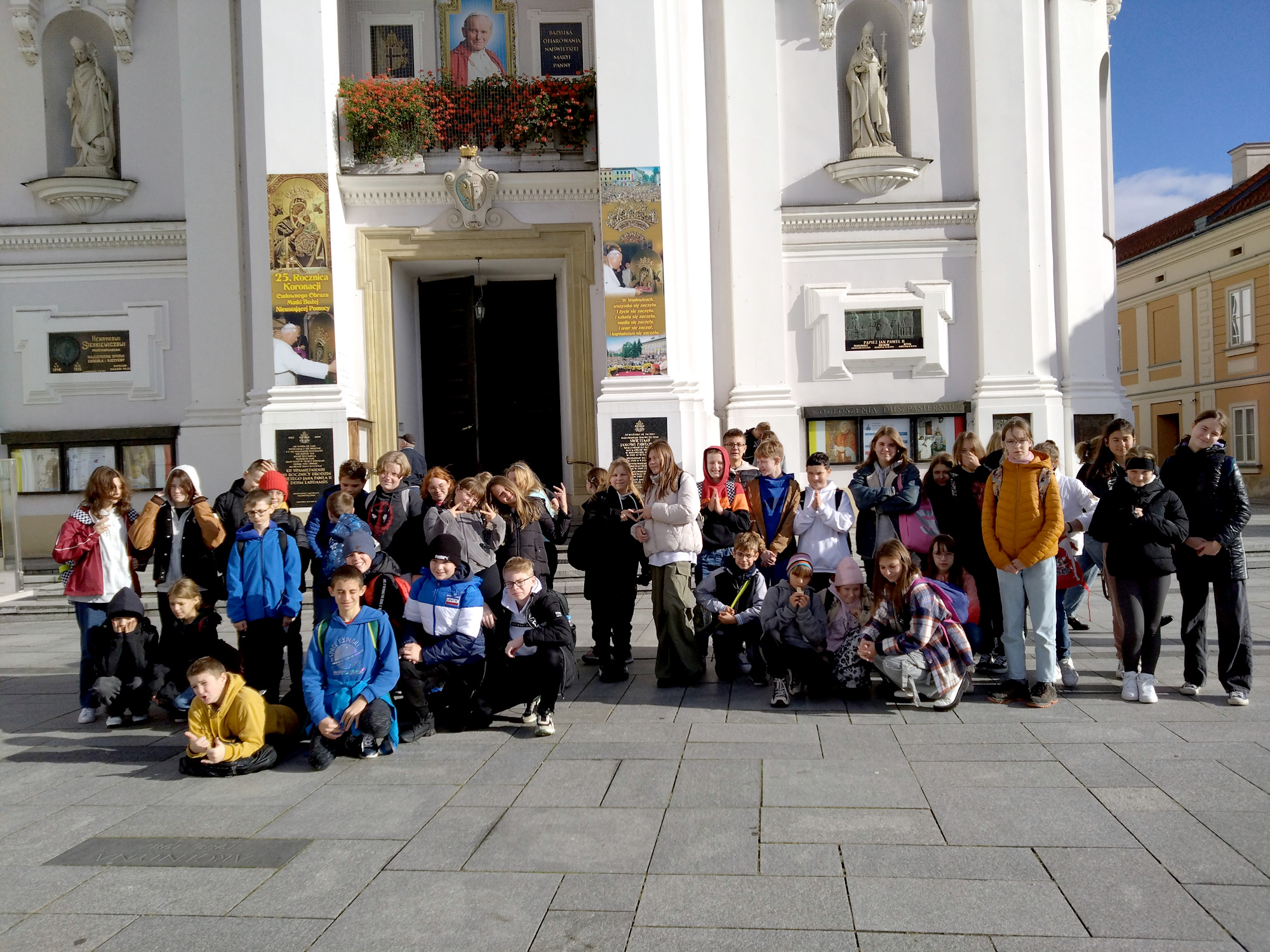 Uczniowie podczas wycieczki do Wadowic.