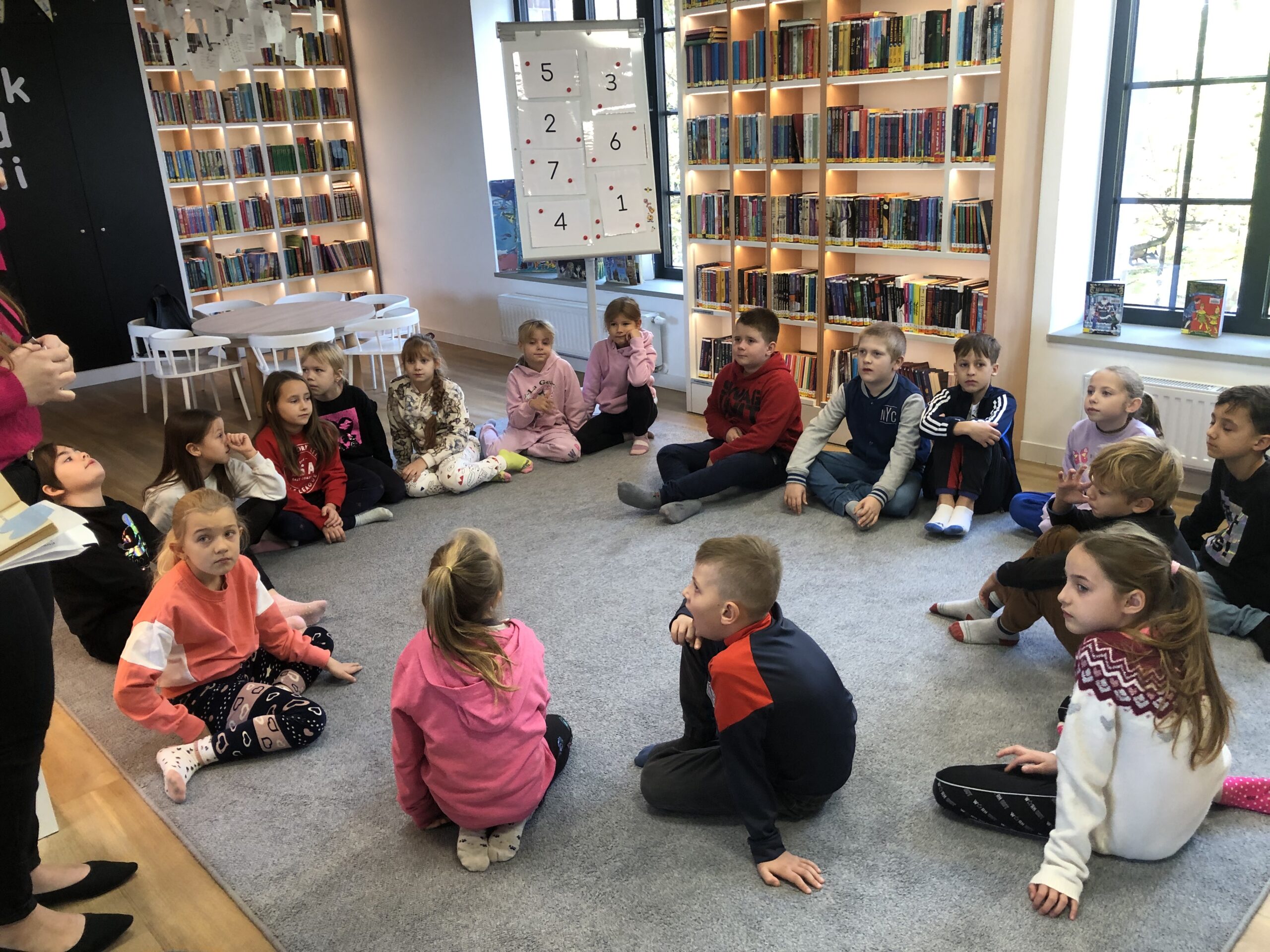 SPORTOWCY W BIBLIOTECE.