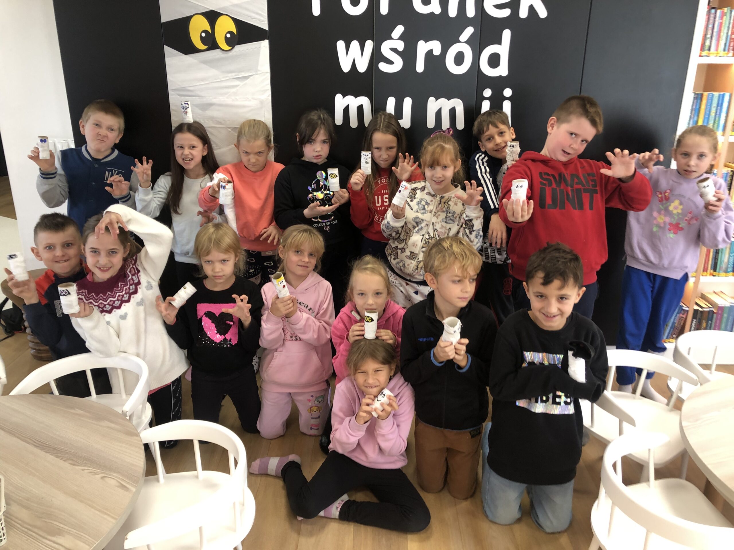 SPORTOWCY W BIBLIOTECE.