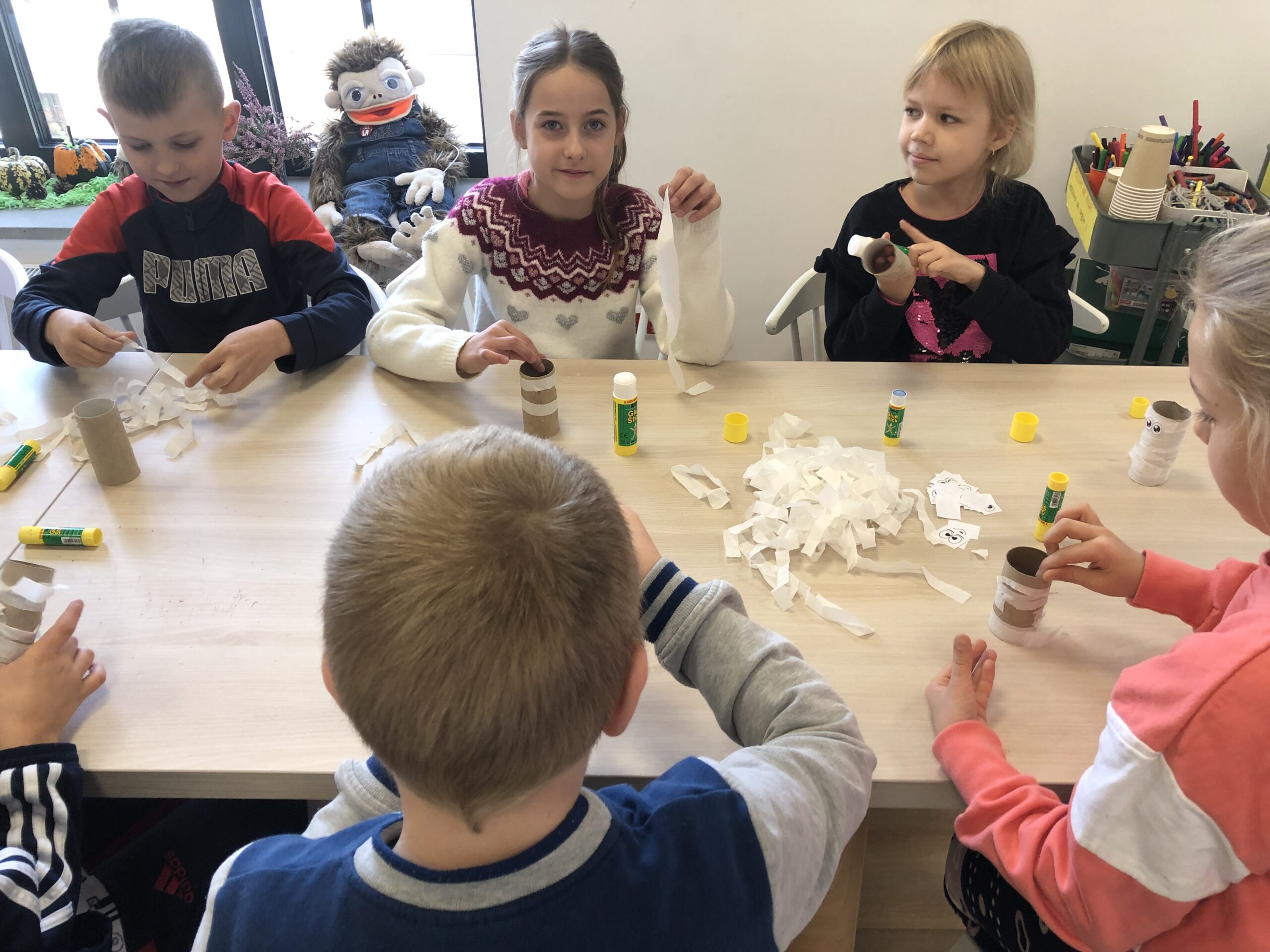 SPORTOWCY W BIBLIOTECE.