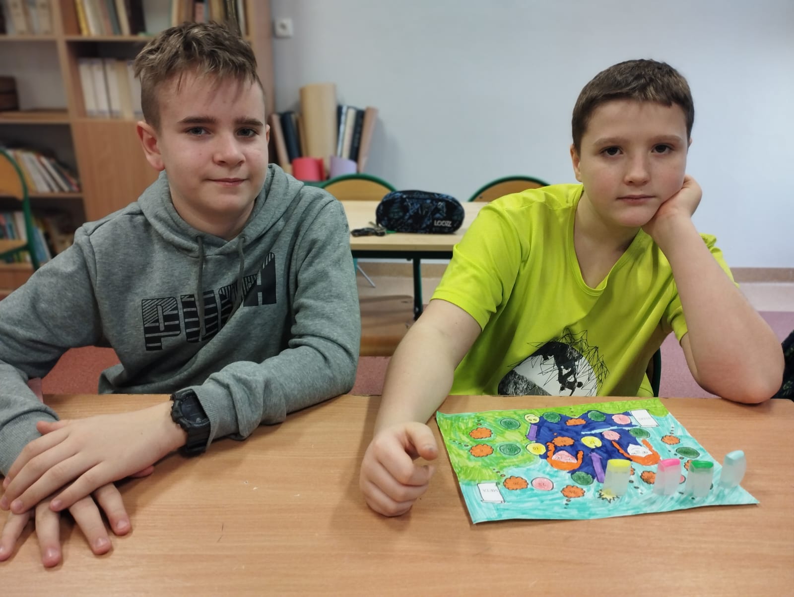 Uczniowie klasy 6b na zajęciach języka polskiego.