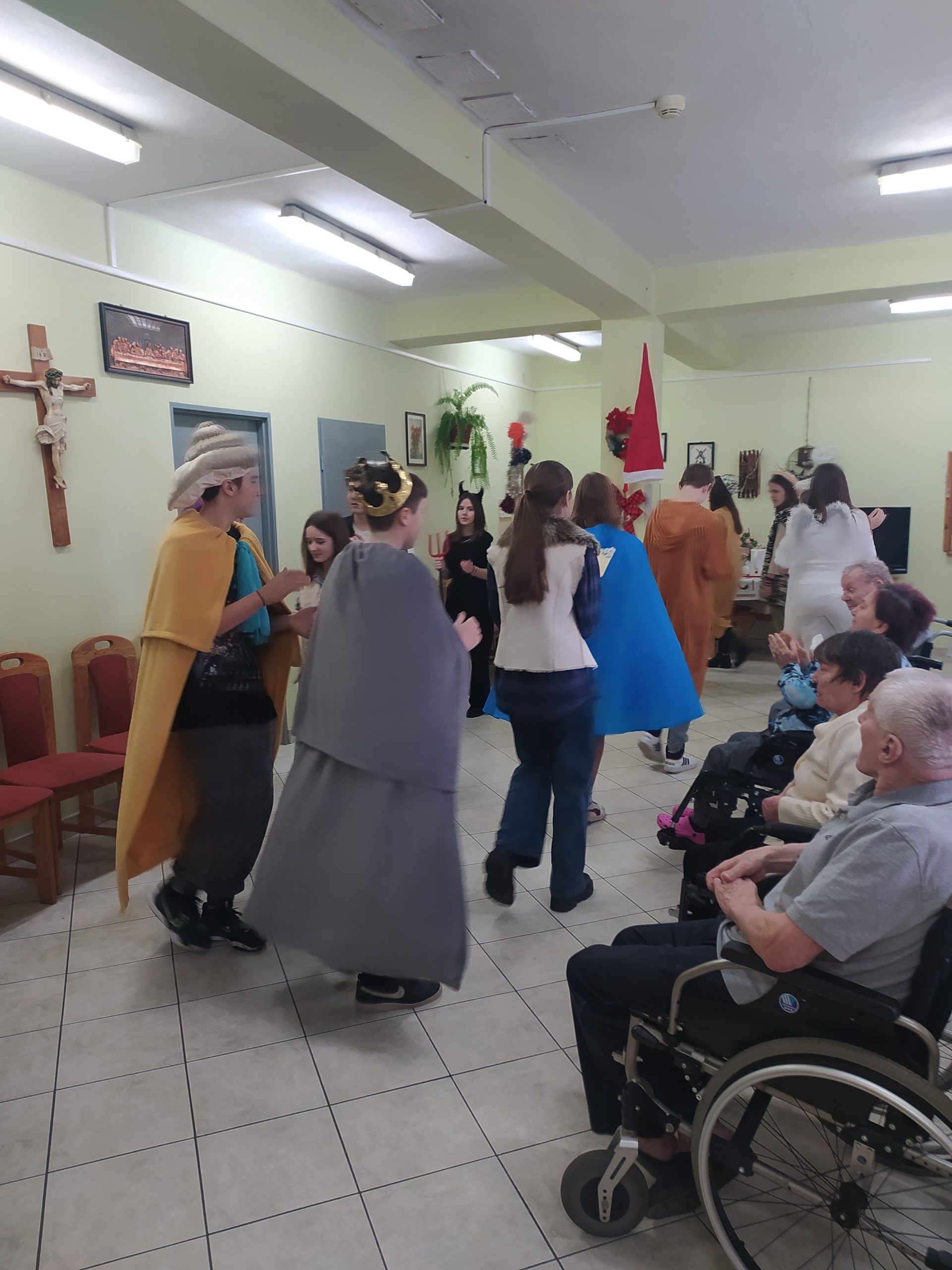 Kolędnicy w Domu Pomocy Społecznej w Żorach