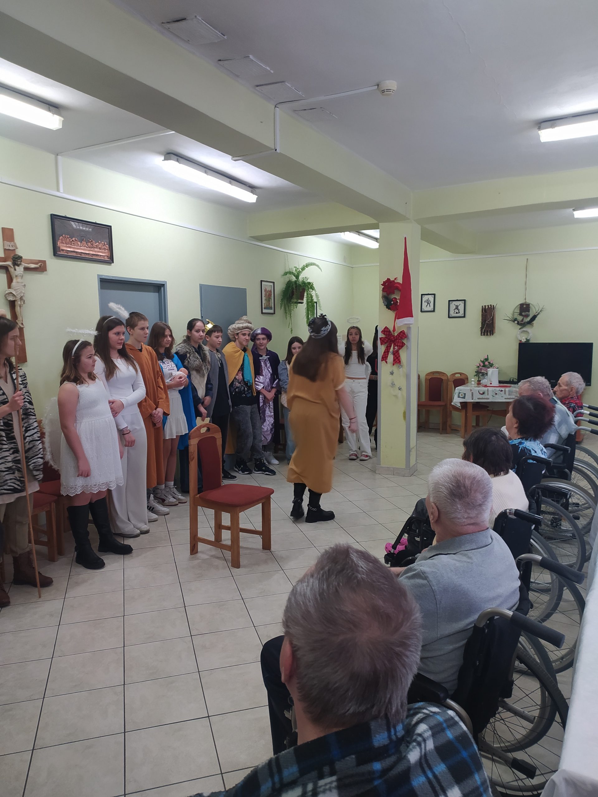 Kolędnicy w Domu Pomocy Społecznej w Żorach