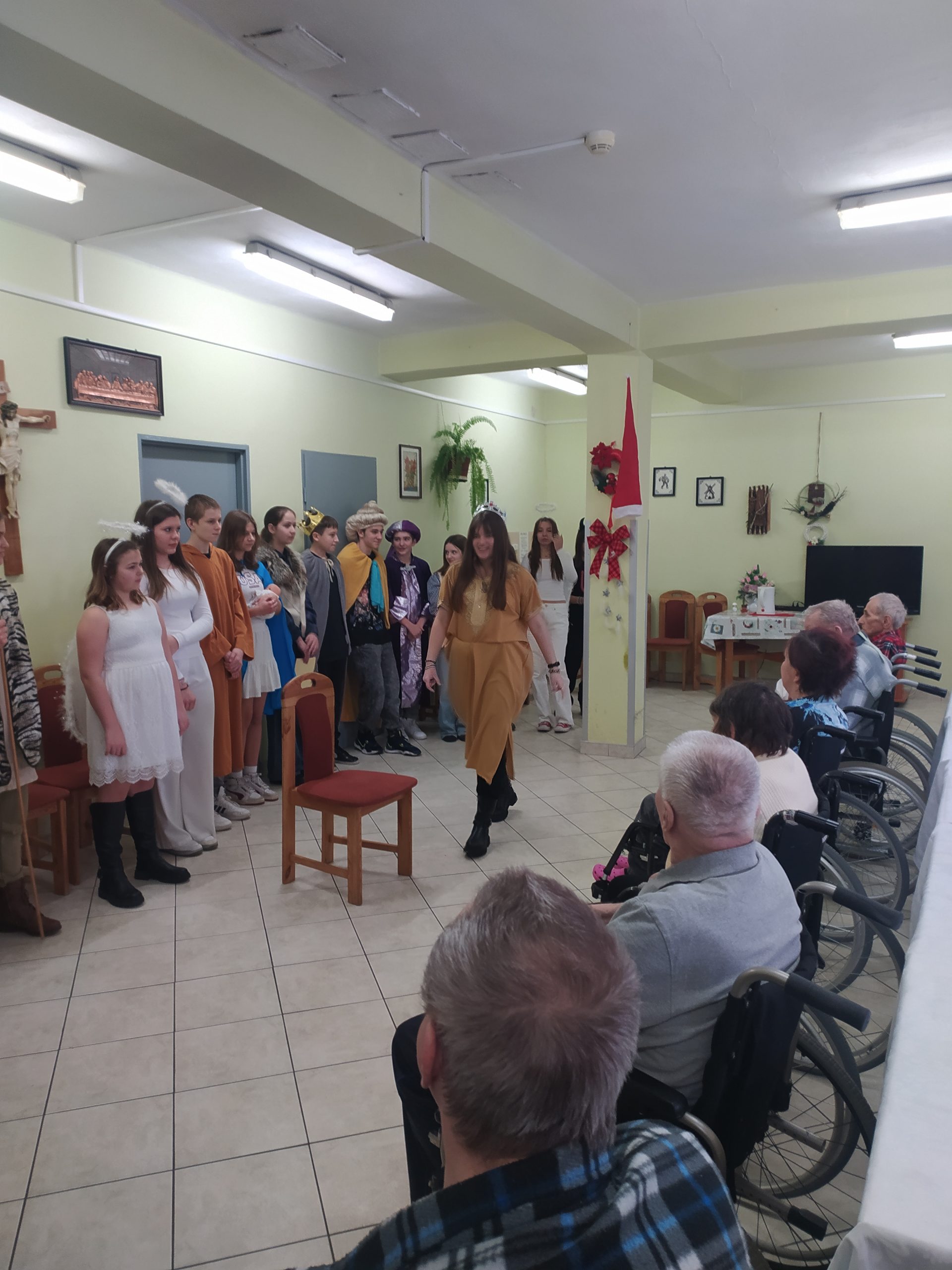 Kolędnicy w Domu Pomocy Społecznej w Żorach