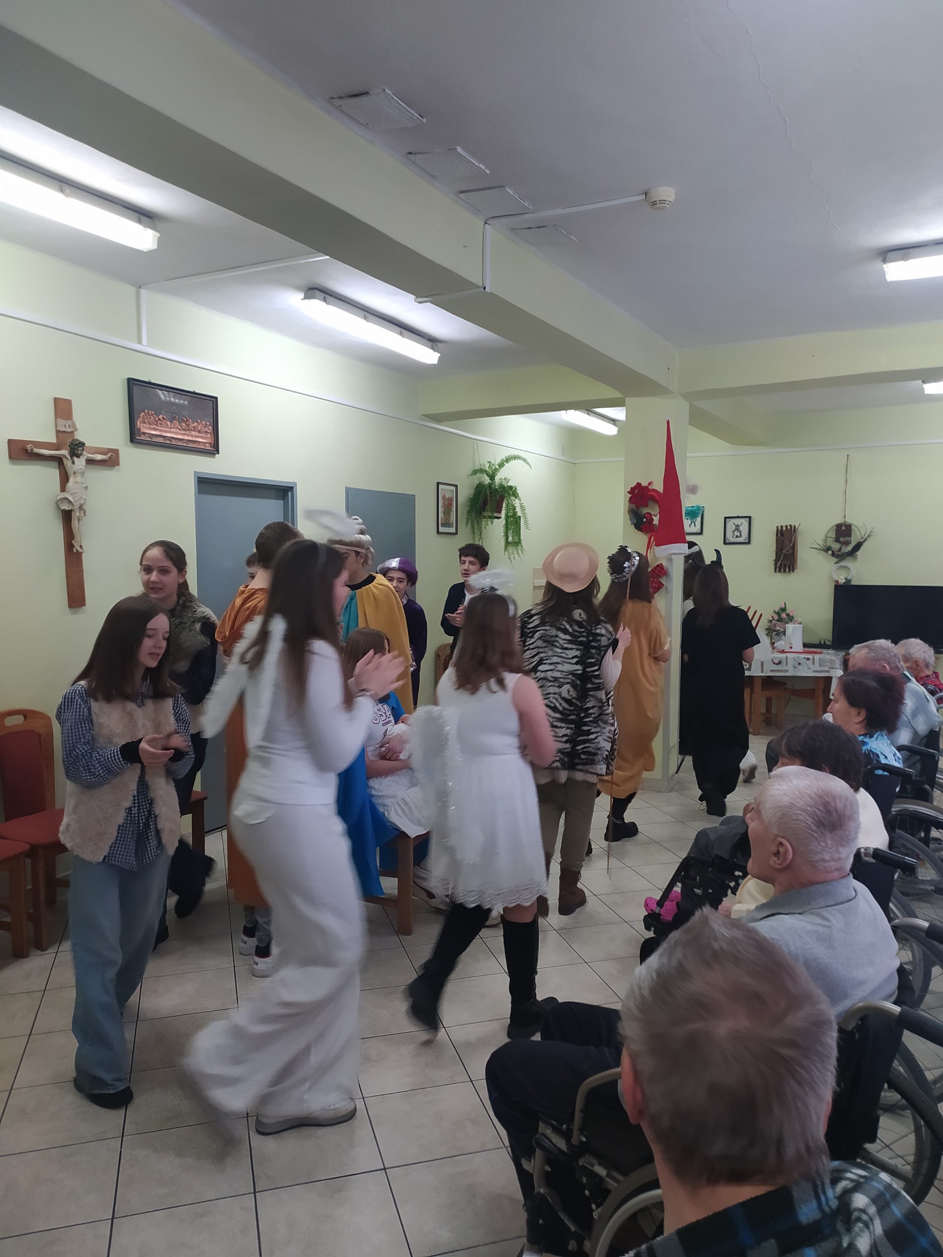 Kolędnicy w Domu Pomocy Społecznej w Żorach