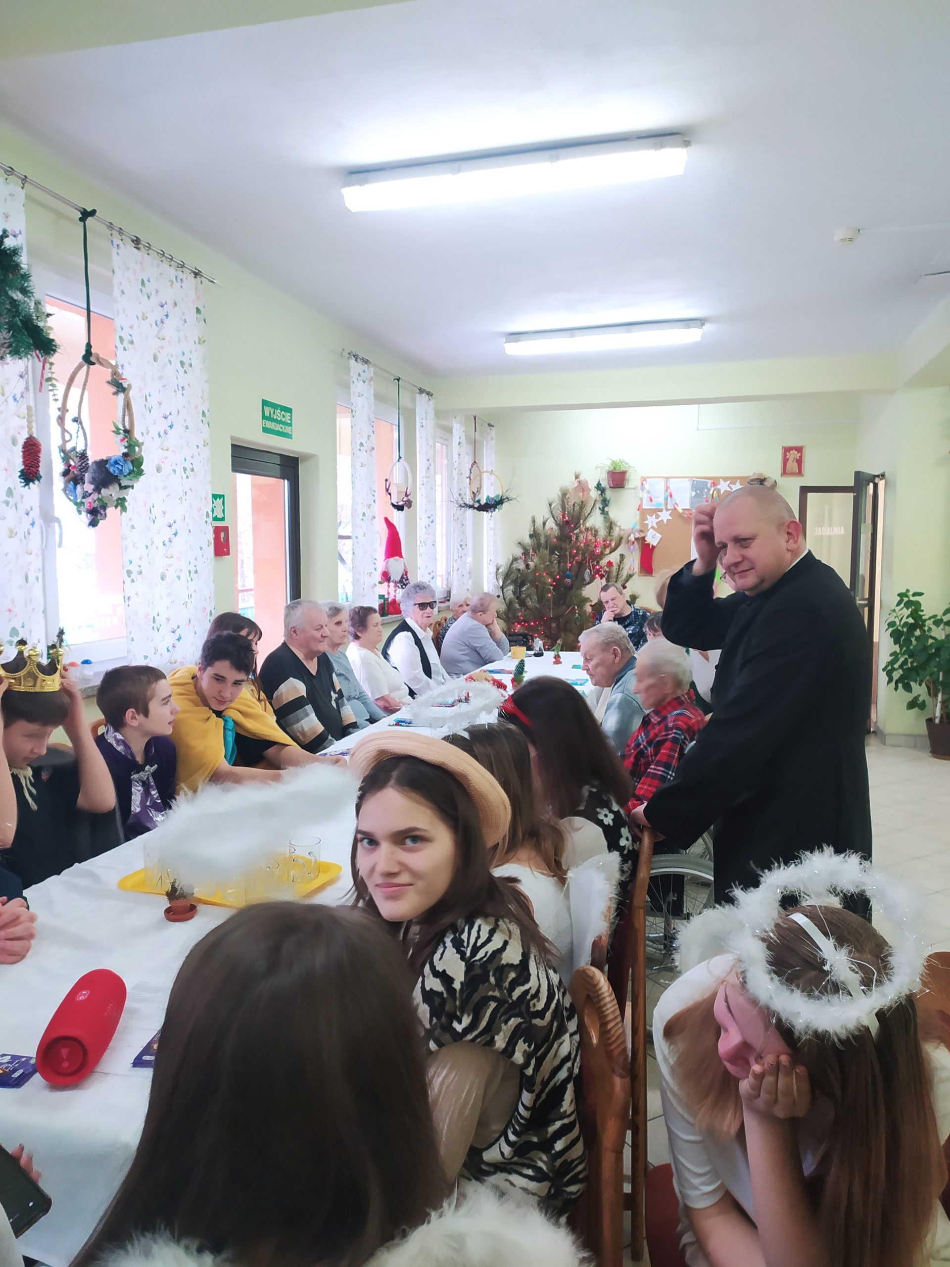 Kolędnicy w Domu Pomocy Społecznej w Żorach
