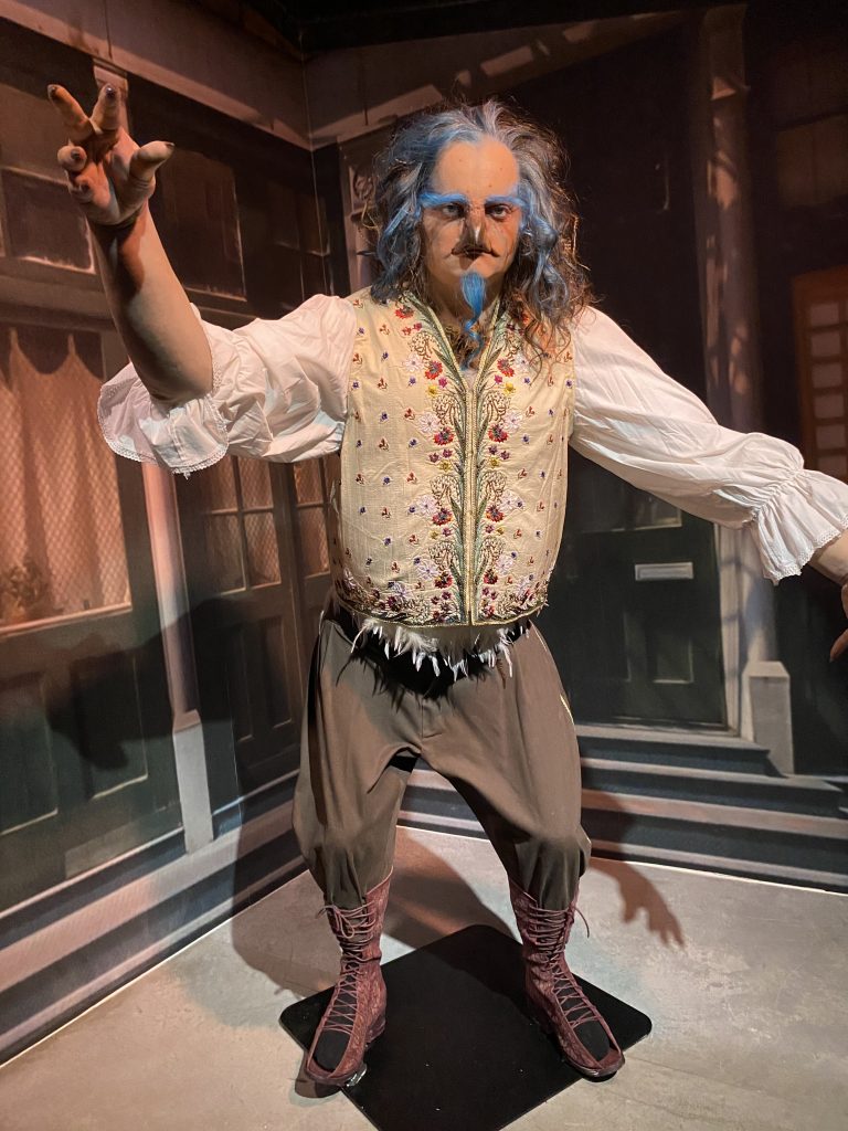 Uczniowie klas czwartych na wycieczce do Bajki Kleksa.