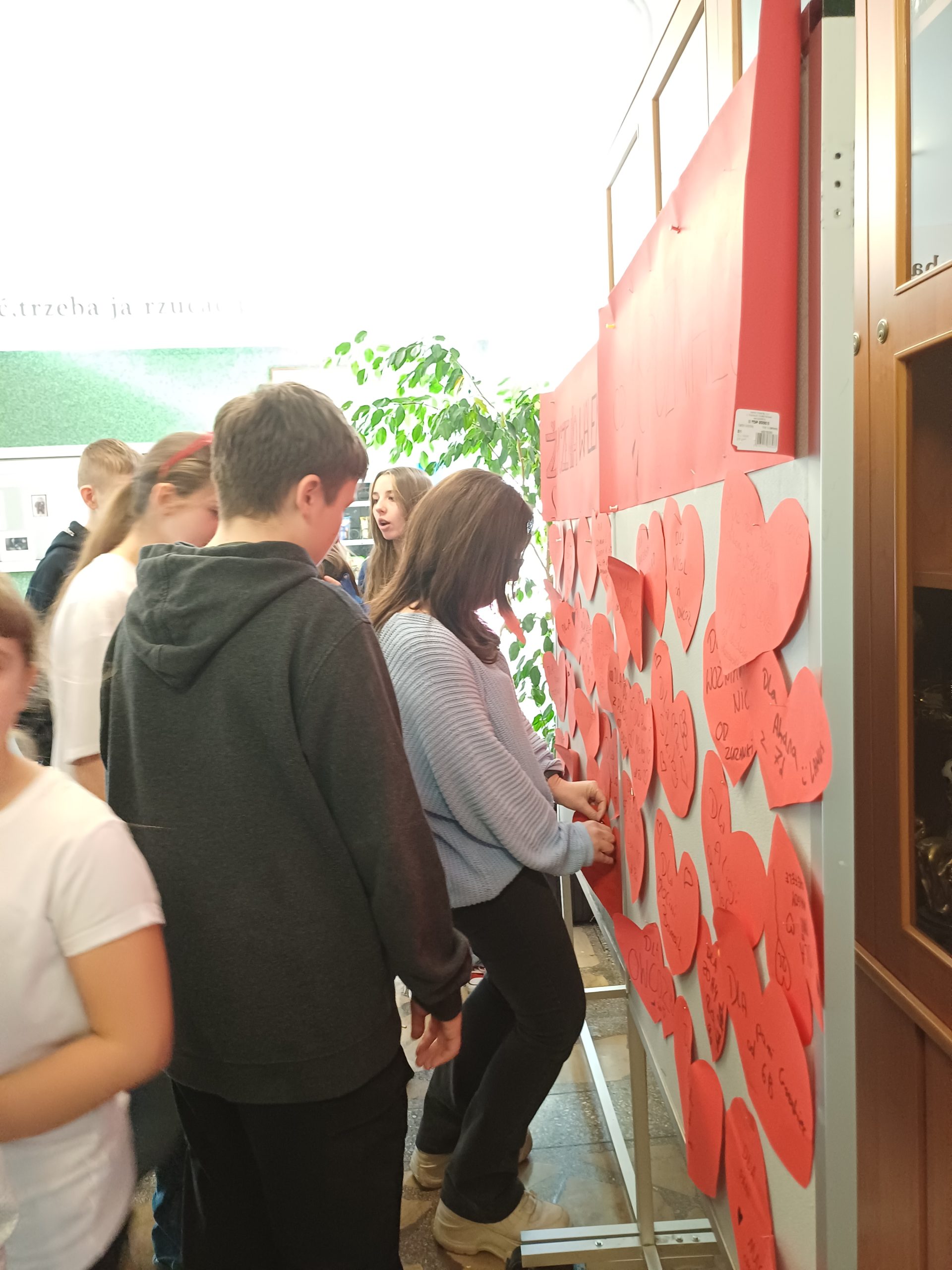 Społeczność szkolna w czasie szkolnych Walentynek