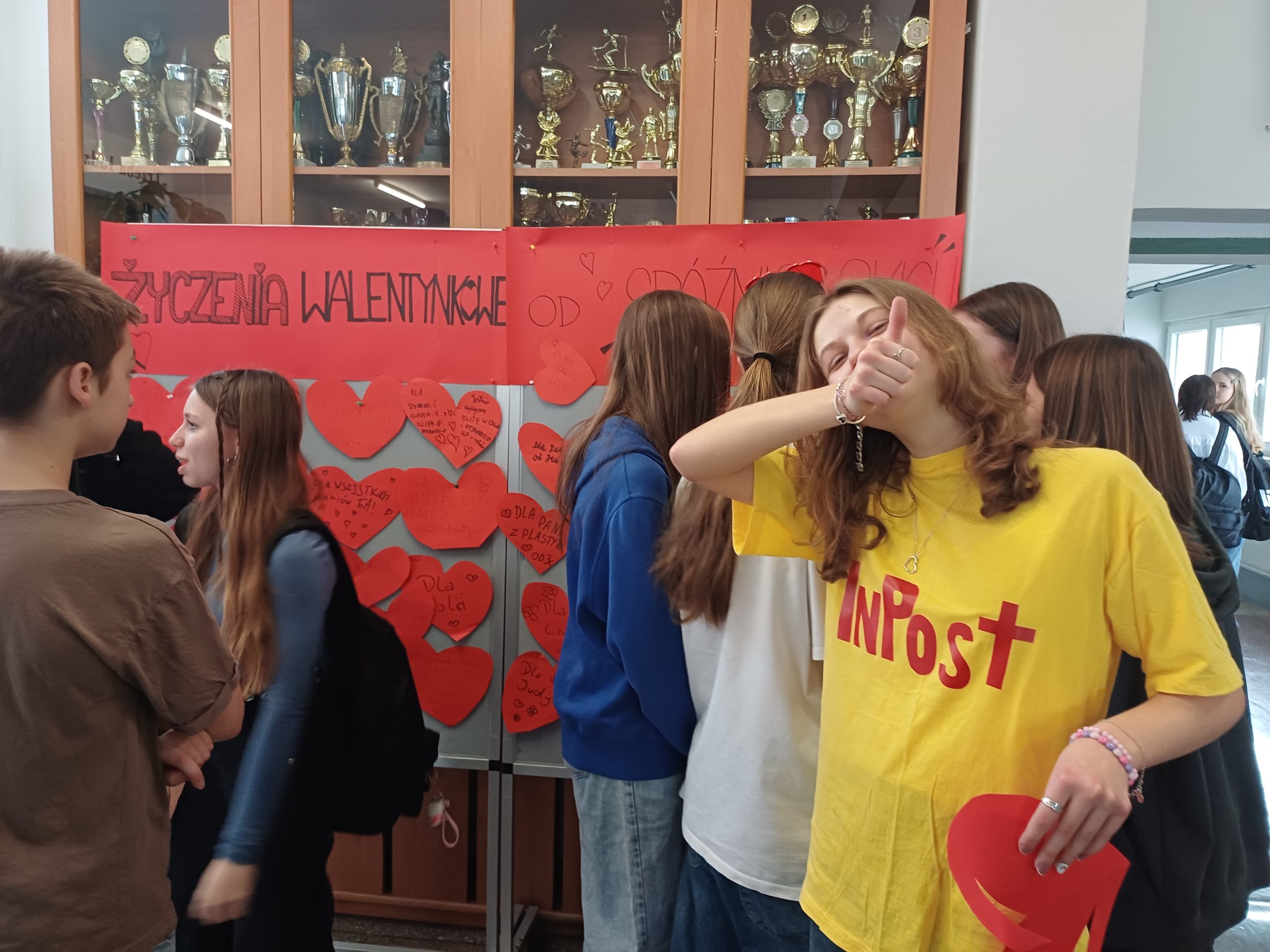 Społeczność szkolna w czasie szkolnych Walentynek