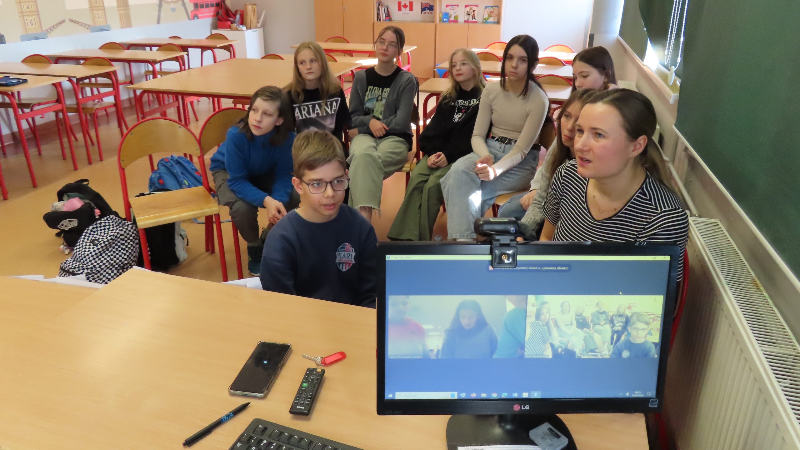Wideokonferencja z uczniami i uczennicami z Hiszpanii.