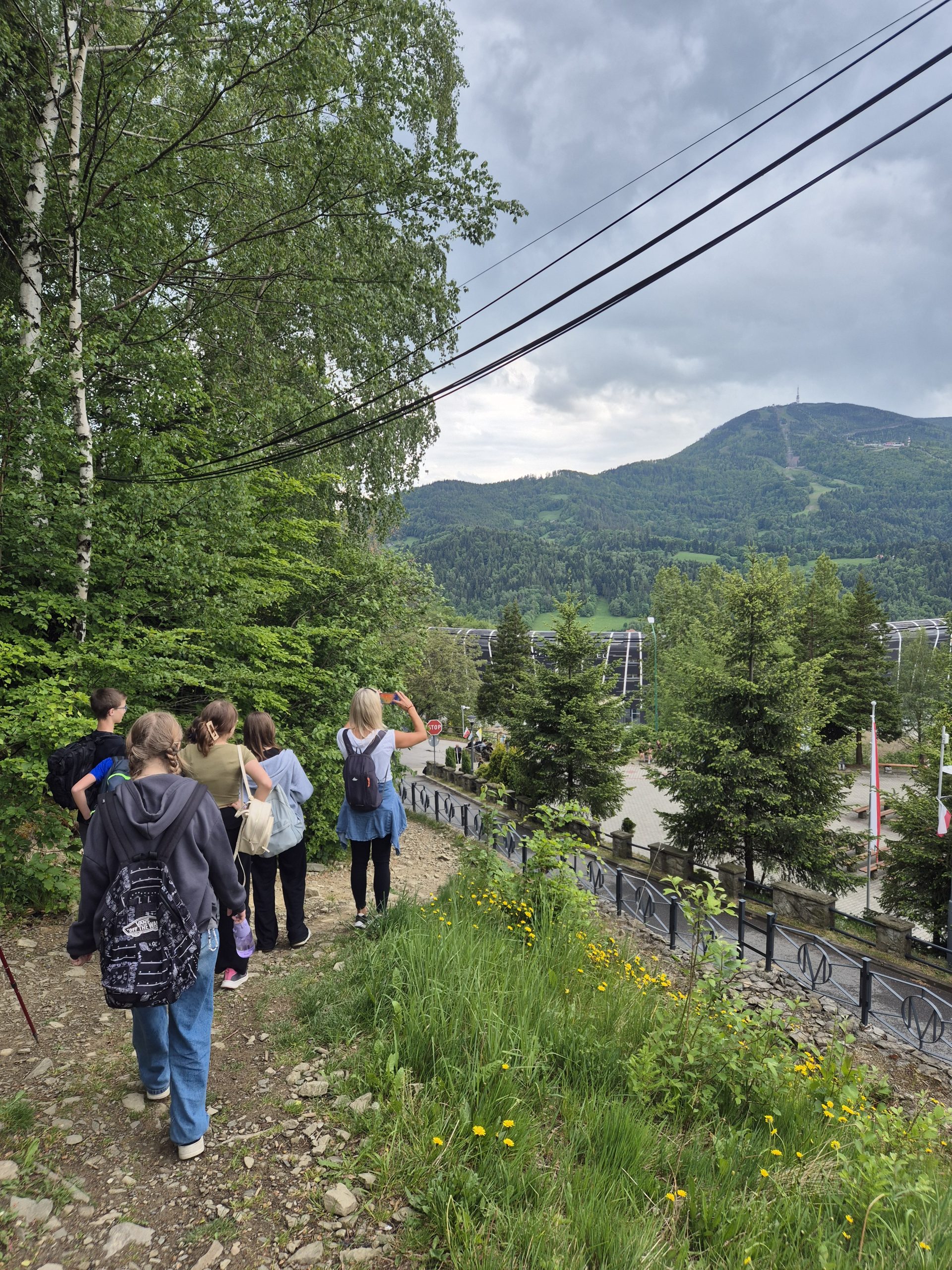 Klasy 7 na wycieczce w góry.