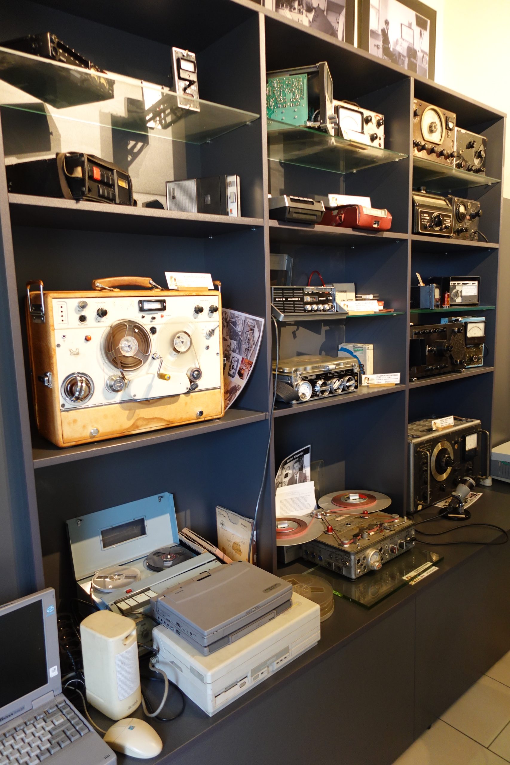 Uczniowie klasy 3a podczas wycieczki do Polskiego Radia Katowice