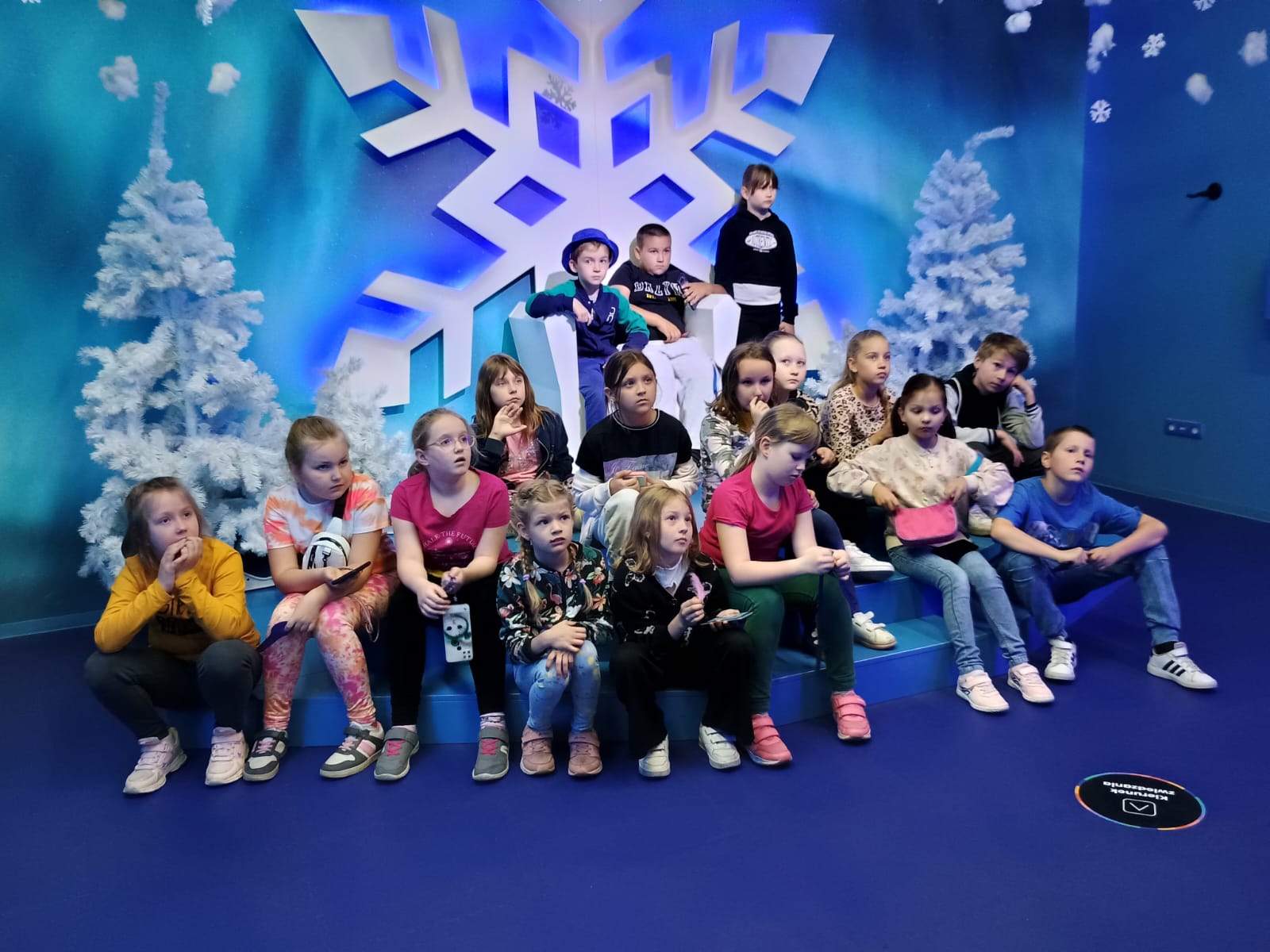 Uczniowie klas drugich podczas wycieczki do FANZEUM.