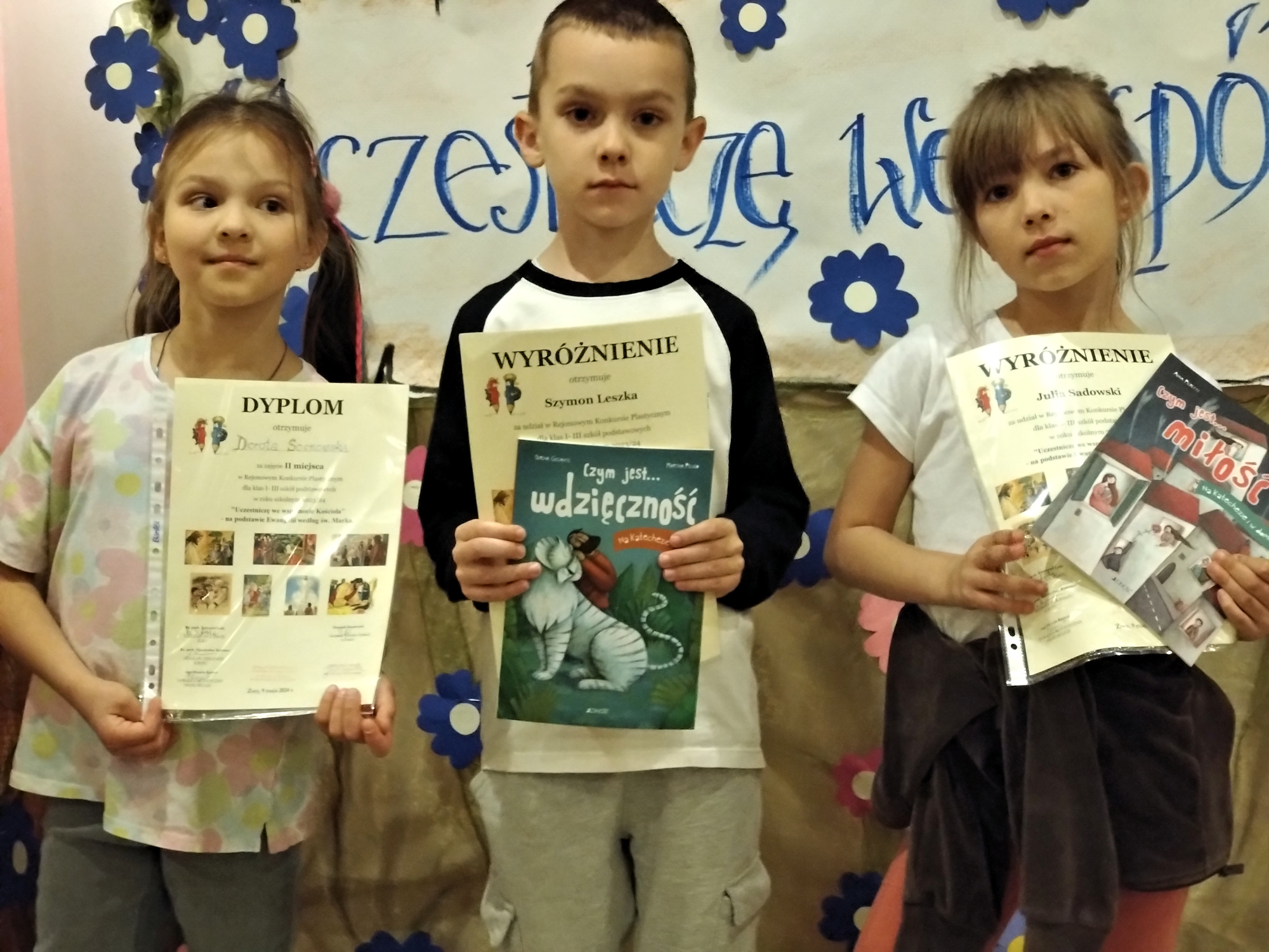 Uczestnicy rejonowego Konkursu Plastycznego „Uczestniczę we wspólnocie Kościoła”