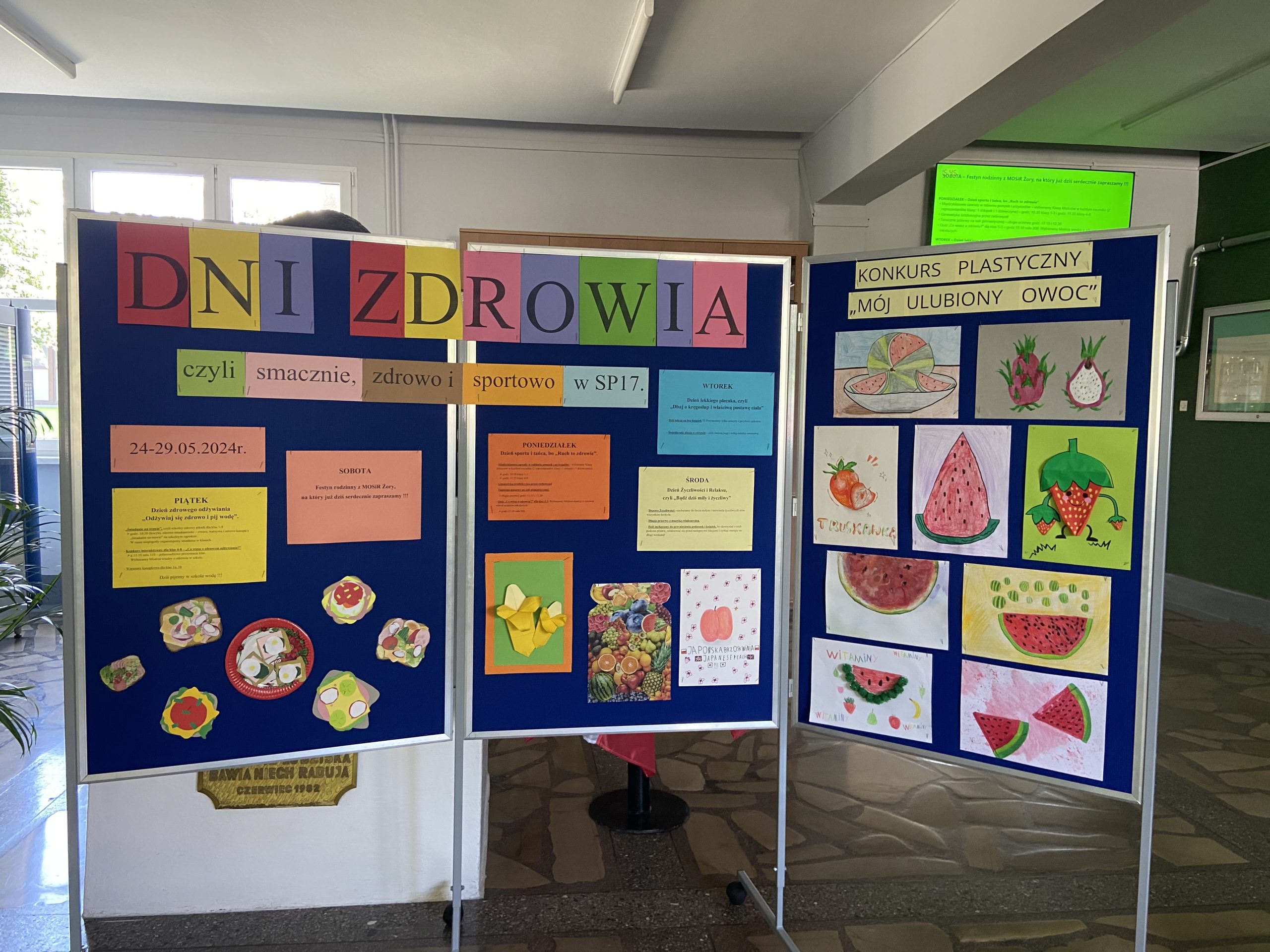 Dni zdrowia gazetka w holu szkolnym