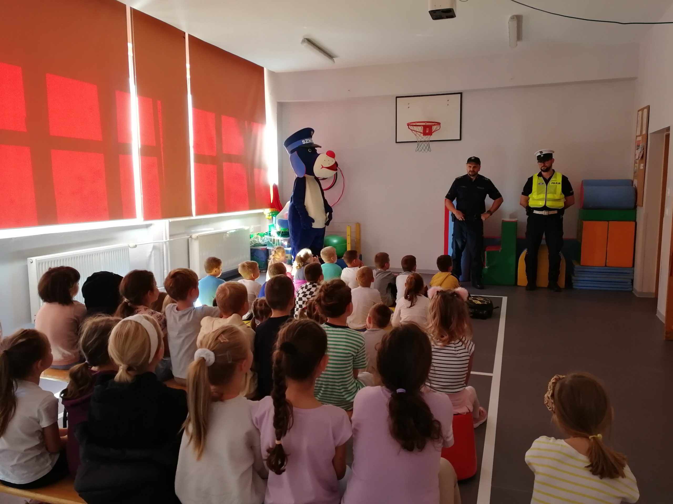 Spotkanie Pierwszaków z Policjantem