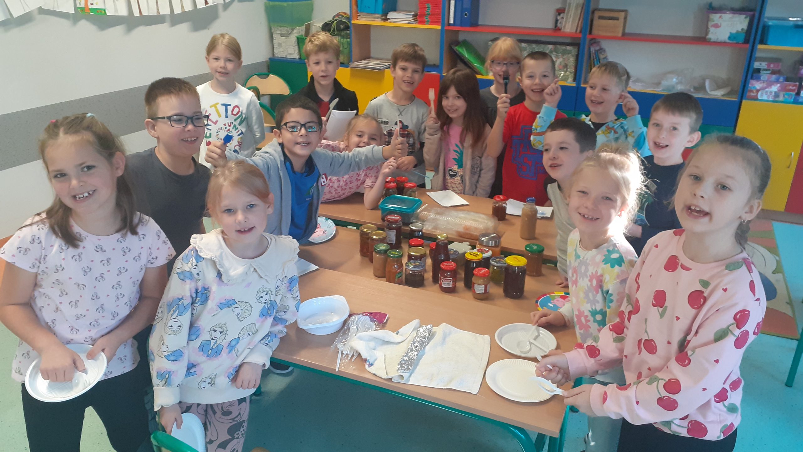 Uczniowie klasy 1a podczas zajęć.