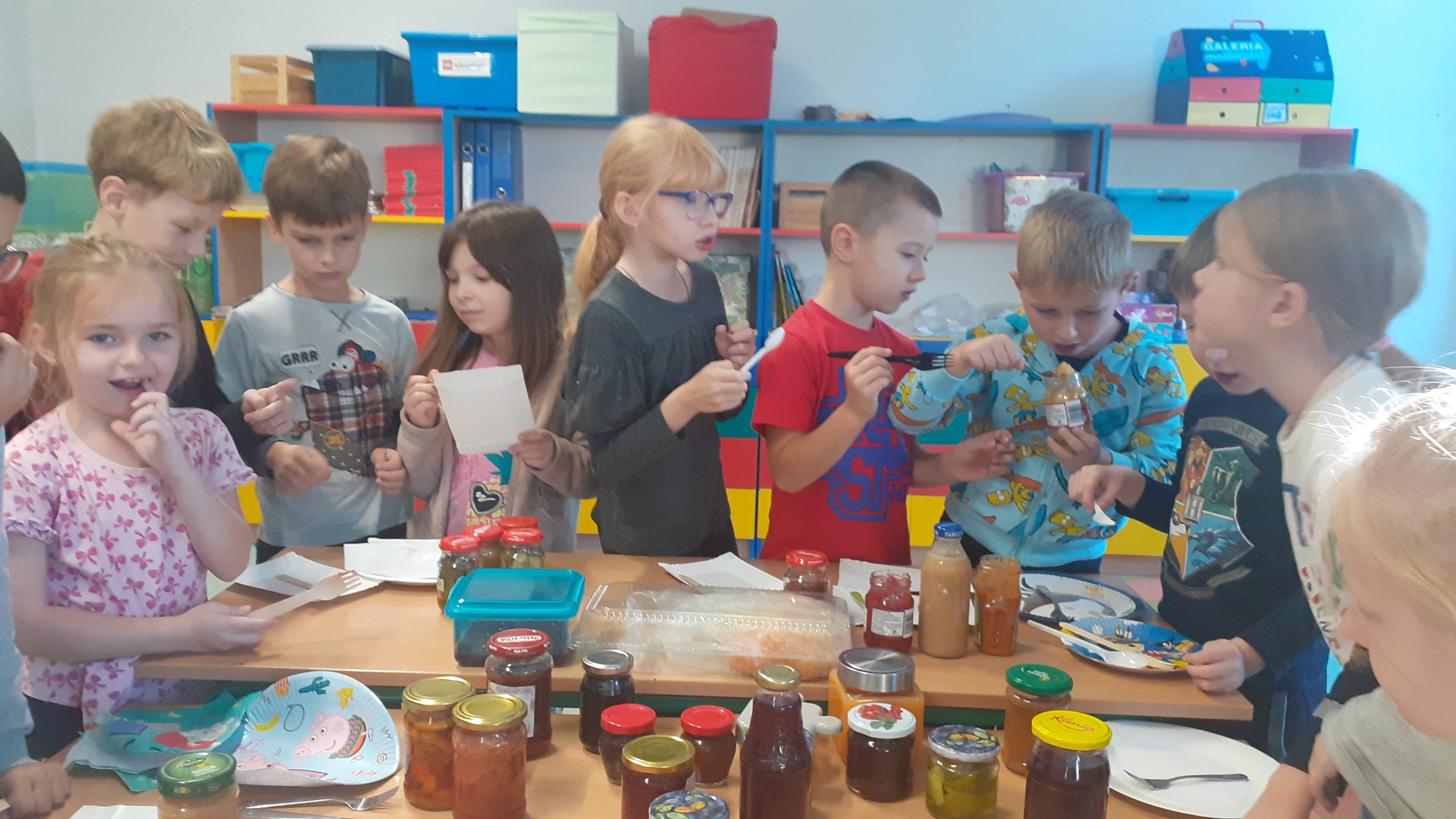 Uczniowie klasy 1a podczas zajęć.