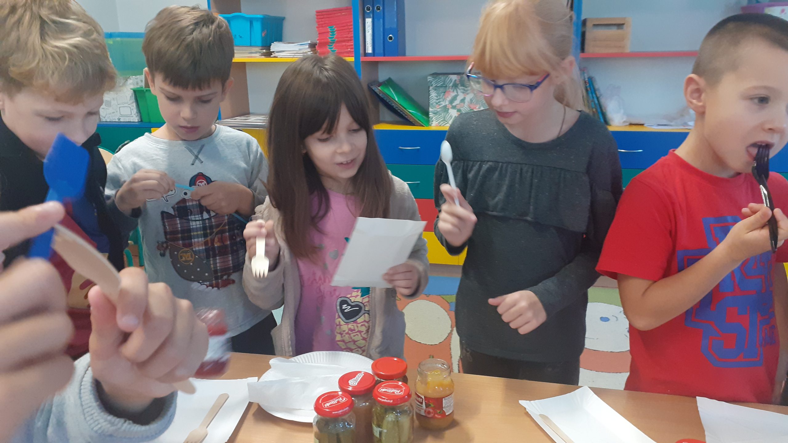 Uczniowie klasy 1a podczas zajęć.