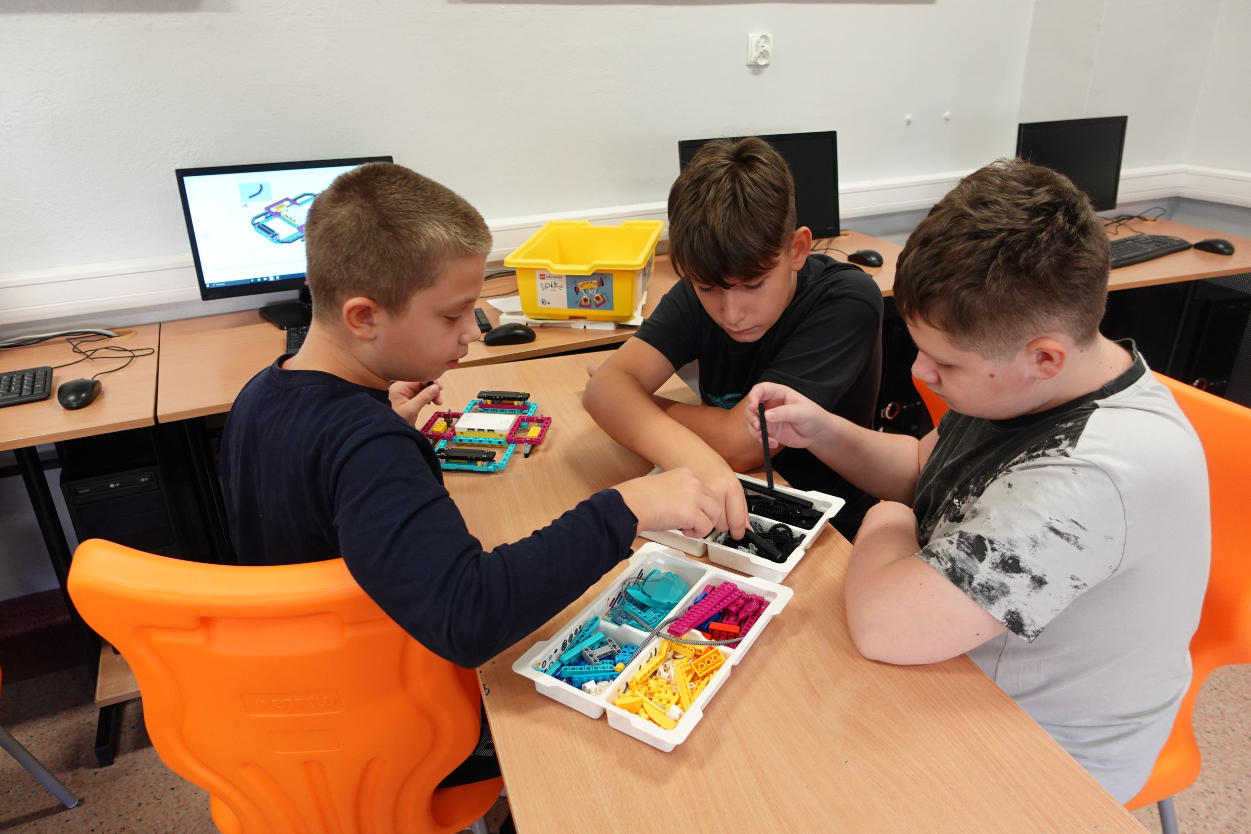 Uczniowie podczas Europejskiego Tygodnia Kodowania- Code Weeek 2024