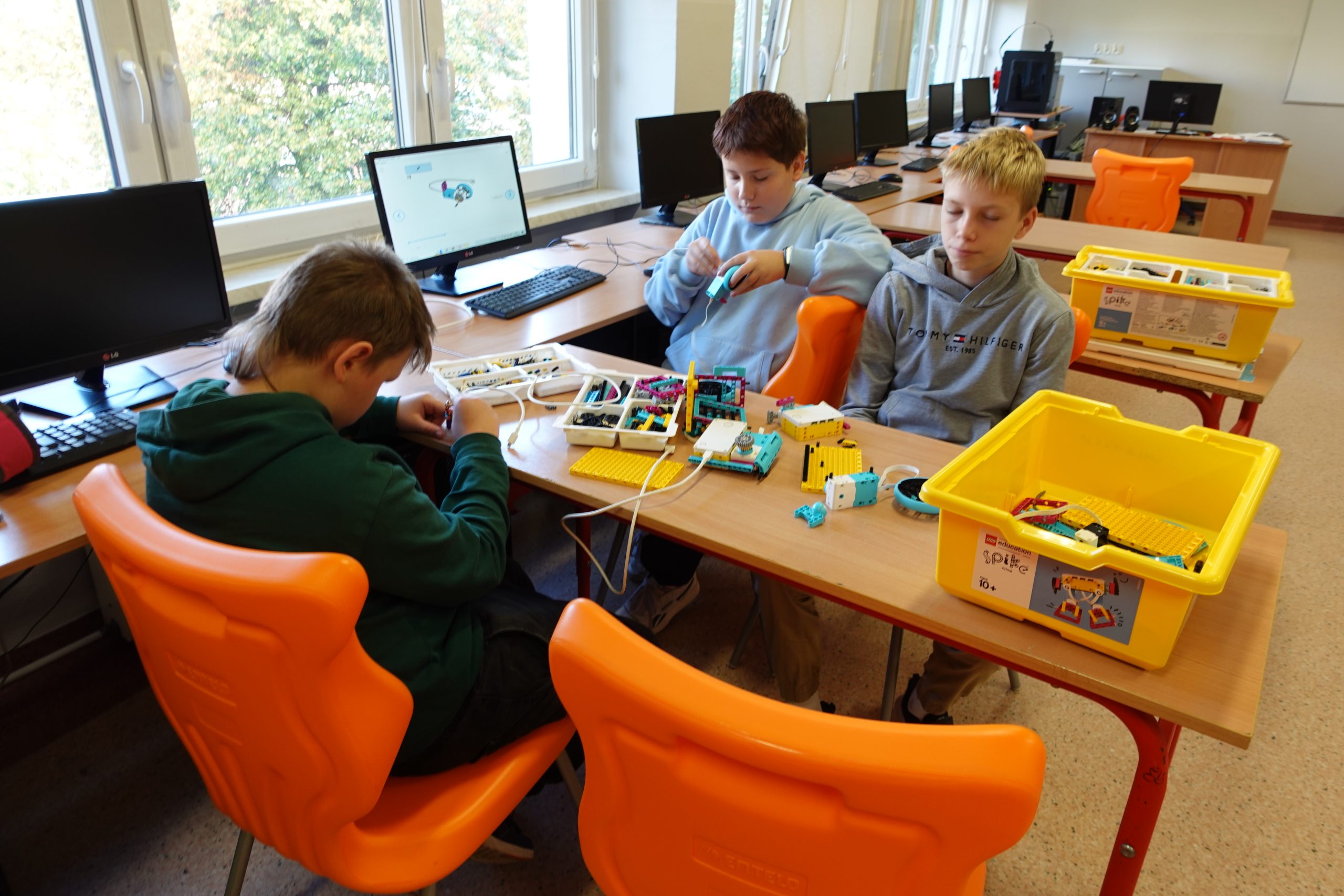 Uczniowie podczas Europejskiego Tygodnia Kodowania- Code Weeek 2024