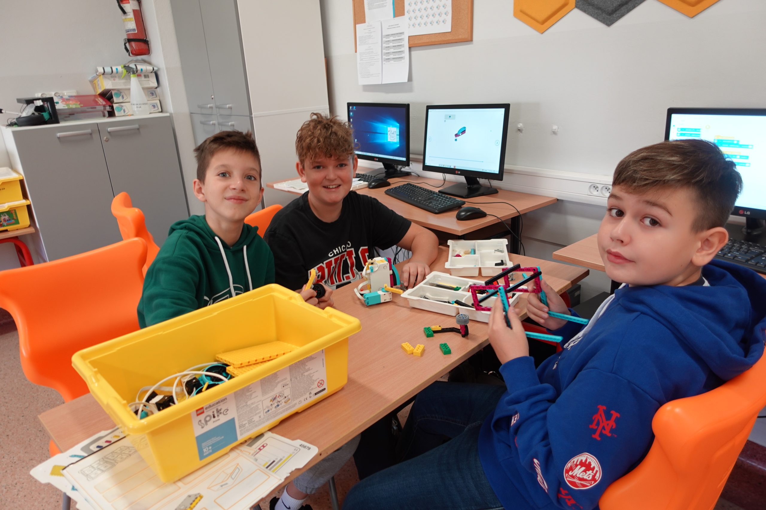 Uczniowie podczas Europejskiego Tygodnia Kodowania- Code Weeek 2024